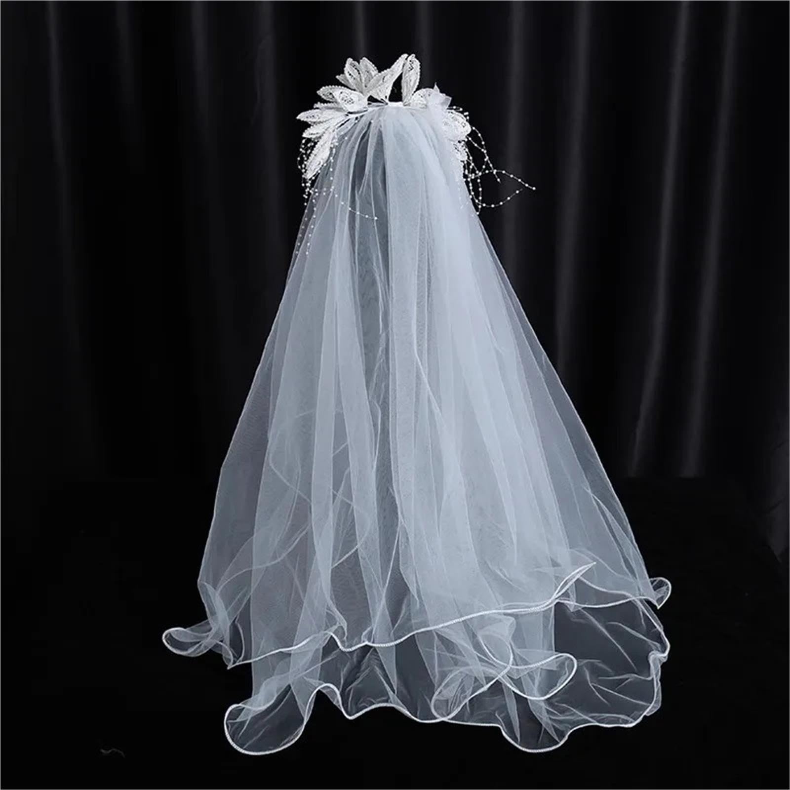 Abito da Sposa Fatto a Mano in Pizzo con Corona Floreale