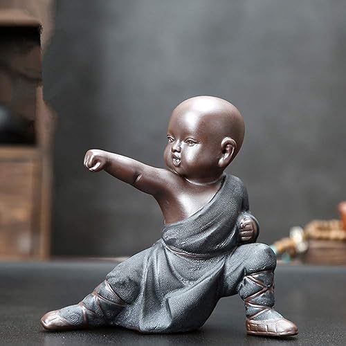 Miniatura 4 de KINGZHUO Estatuilla de Buda en miniatura de cerámica, pequeña y linda estatua de Buda, figura de monje, manualidades creativas para bebés, adornos