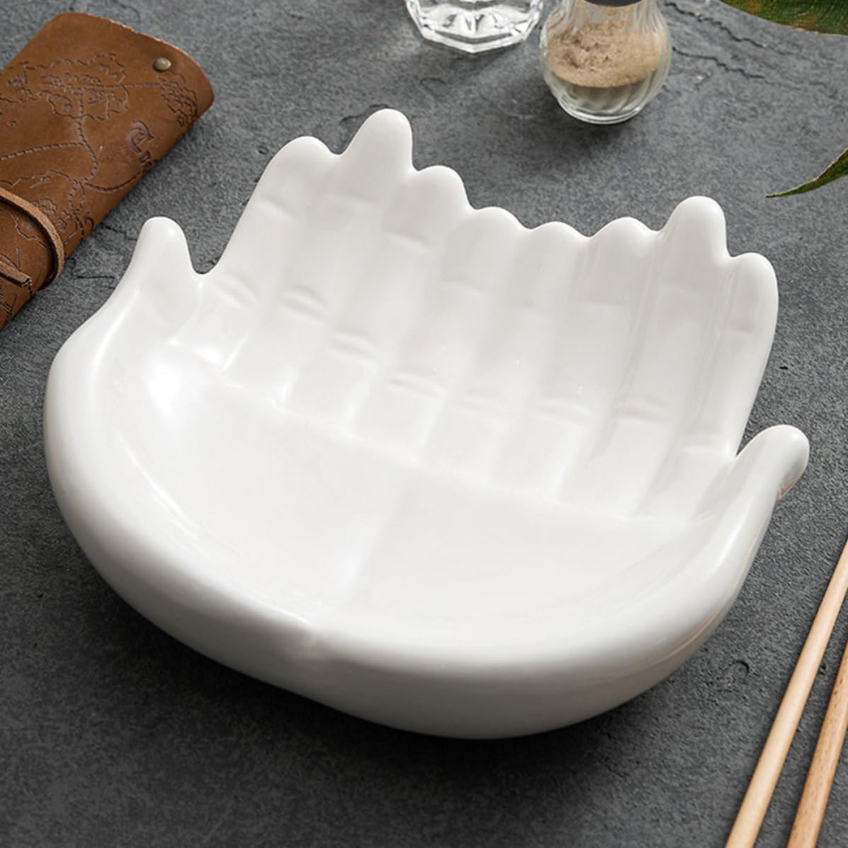 Operitacx Assiette à Sushi Forme Main en Céramique Blanche Service Simple | Finition Polie Mate, Usage Multi-usage, pour Restaurant et Réunion Familiale, Style Généreux et Élégant