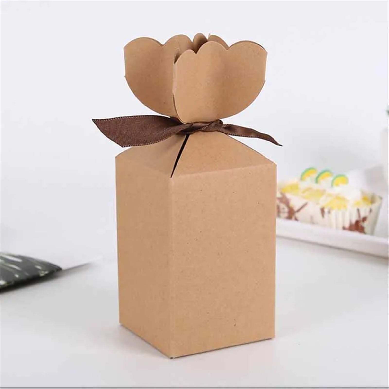 Scatola Portaconfetti Matrimonio 25/50 Pezzi Scatola di Caramelle Cartone Pacchetto Carta Kraft Vaso Favore Compleanno Festa Natale Decorazione Nozze(Kraft,50PCS_6X6X9CM)