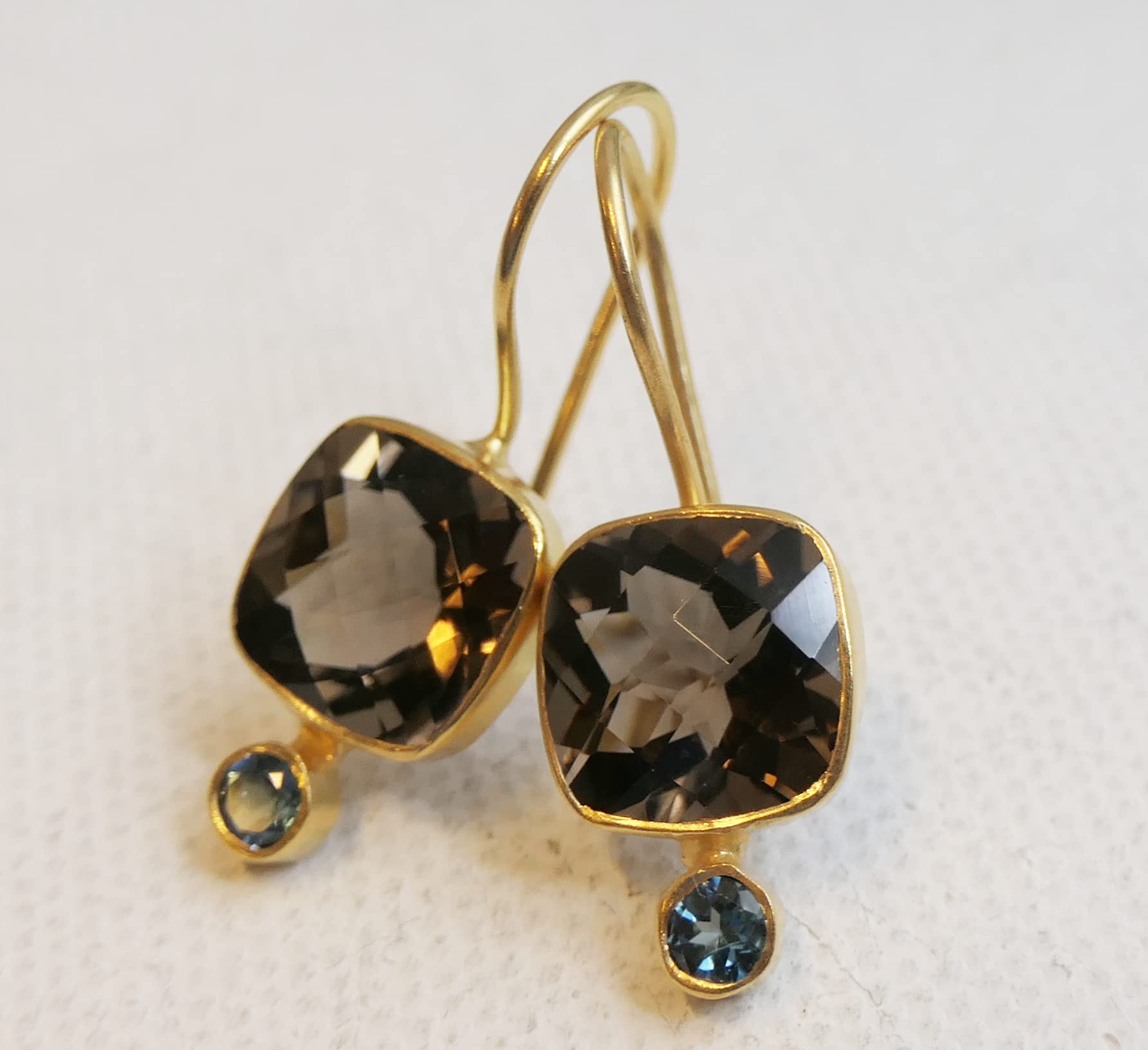 Pendientes de plata de ley 925 con baño de oro y cuarzo ahumado y topacio azul de Londres