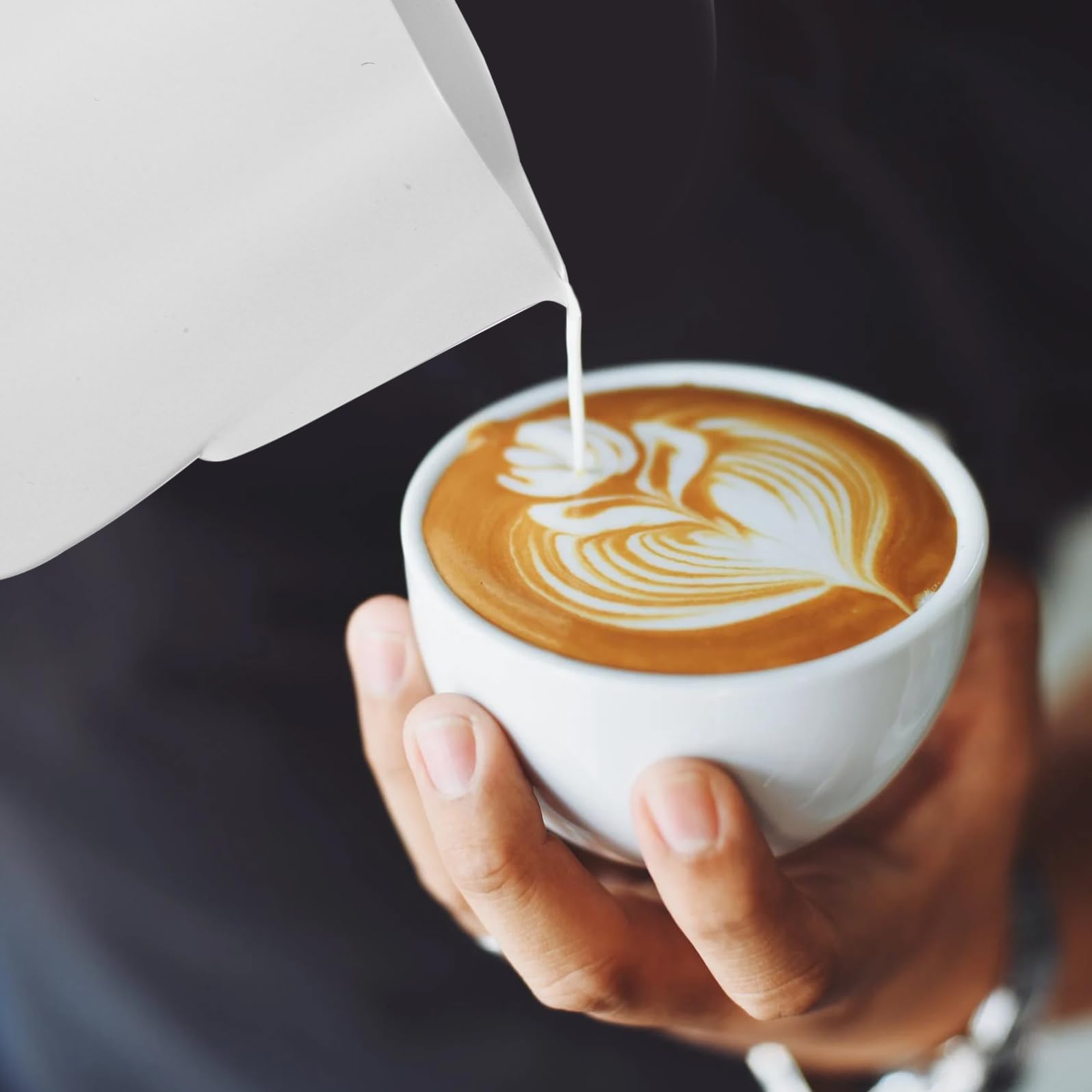 Jarra para Espumar Leche Acero Inoxidable Teflón Antideslizante Jarra para Café Latte con Fácil Vertido y Limpieza Ergonomía Cómoda Hogar y Cafeterías