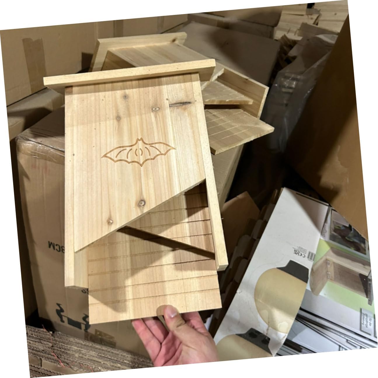 Wooden Bat House for Garden Outdoor Pet Shelter Backyard Bat Box Handmade Solid Wood Suitable for Courtyard Wildlife Habitat