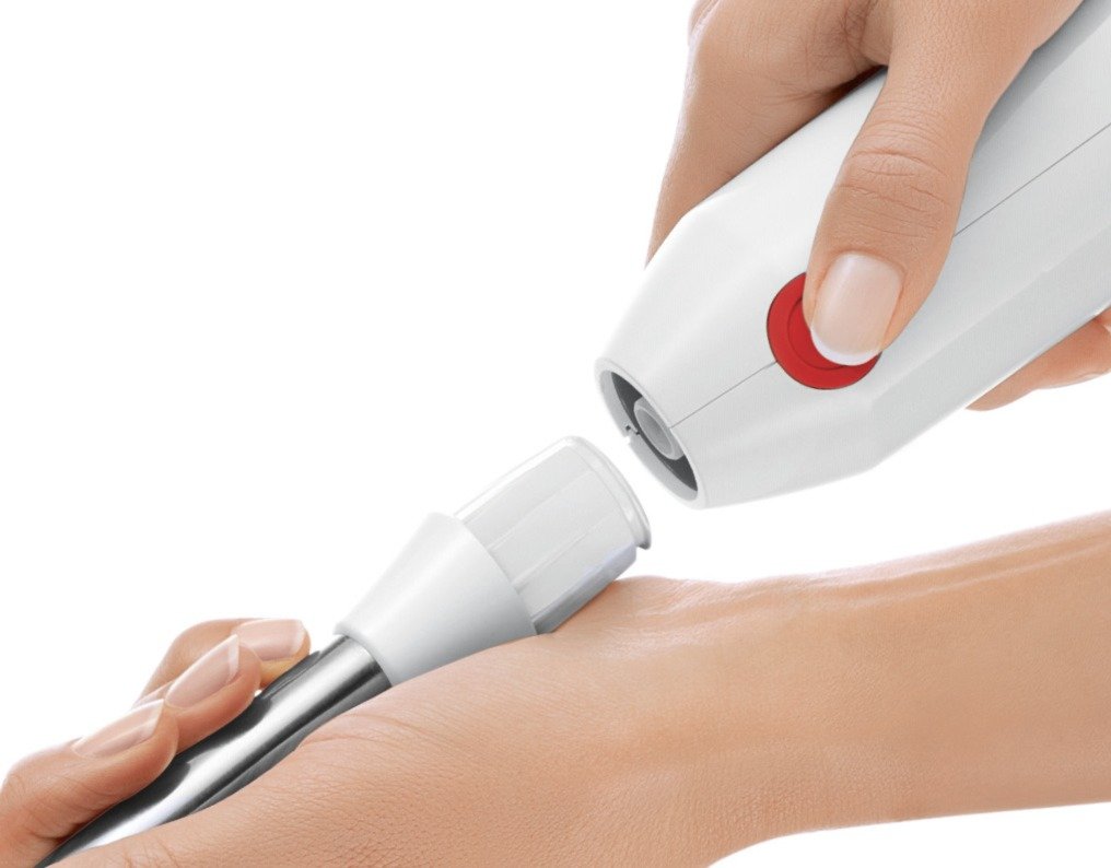 Bosch ErgoMixx MSM64110 - Batidora de mano, 450 W, velocidad Turbo, cúpula con cuatro cuchillas, con vaso de mezclas, color rojo, blanco y gris