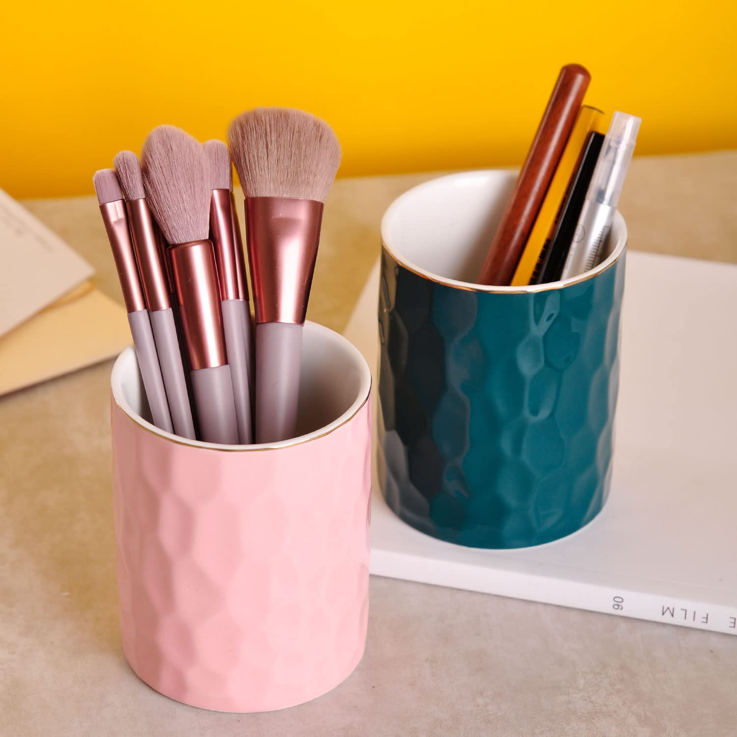 WHJY Stiftehalter aus Keramik, rosa, Make-up-Pinselhalter, goldfarbener Stifthalter für Schreibtisch, niedlicher kleiner Boho-Pinselhalter, modernes Geometrie-Design, Stifthalter