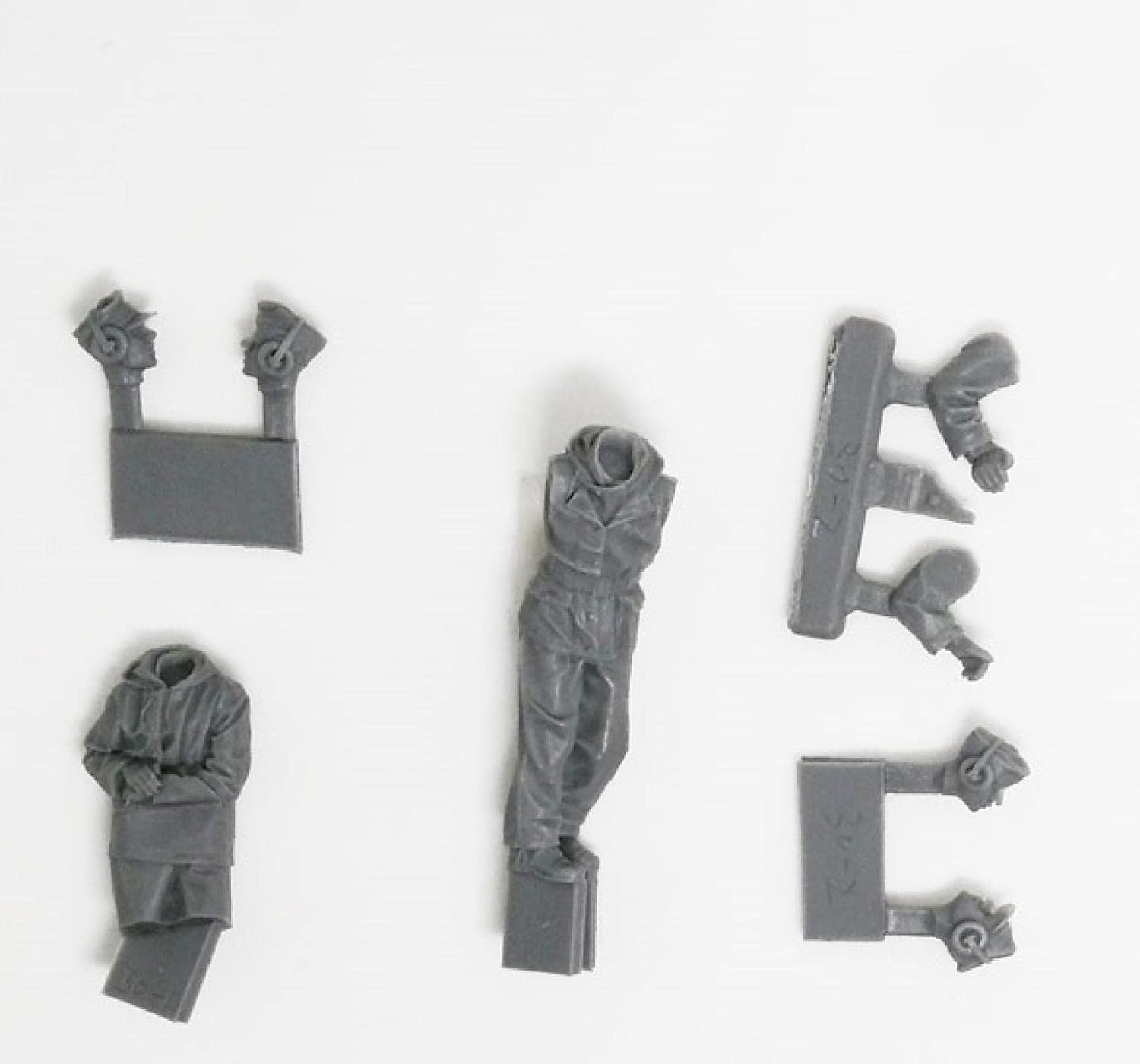 Goodmoel 1/35 WWII German Tank Crew Resin Soldier Model Kit (2 Person, No Tank)/Unassembled and Unpainted Miniature Kit/YH-6979