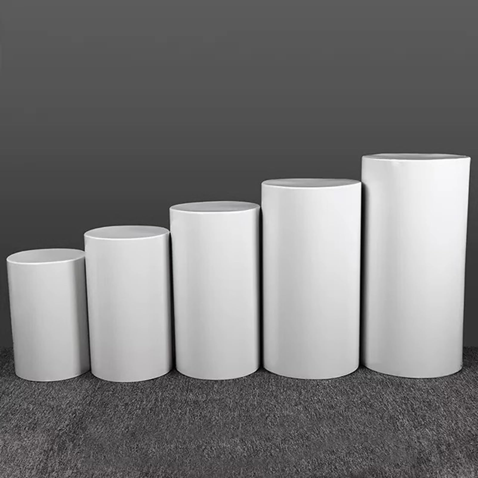 Socles décoratifs pour événements design cylindrique blanc et finitions épurées