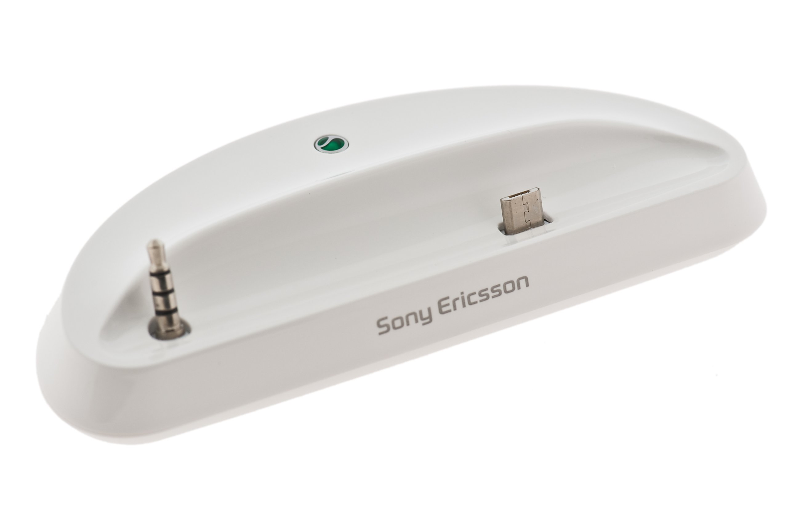 Xperia PLAY SO-01D用 DK300 マルチメディアドック Sony Ericsson、Xperia PLAY SO-01D用アクセサリー「マルチ