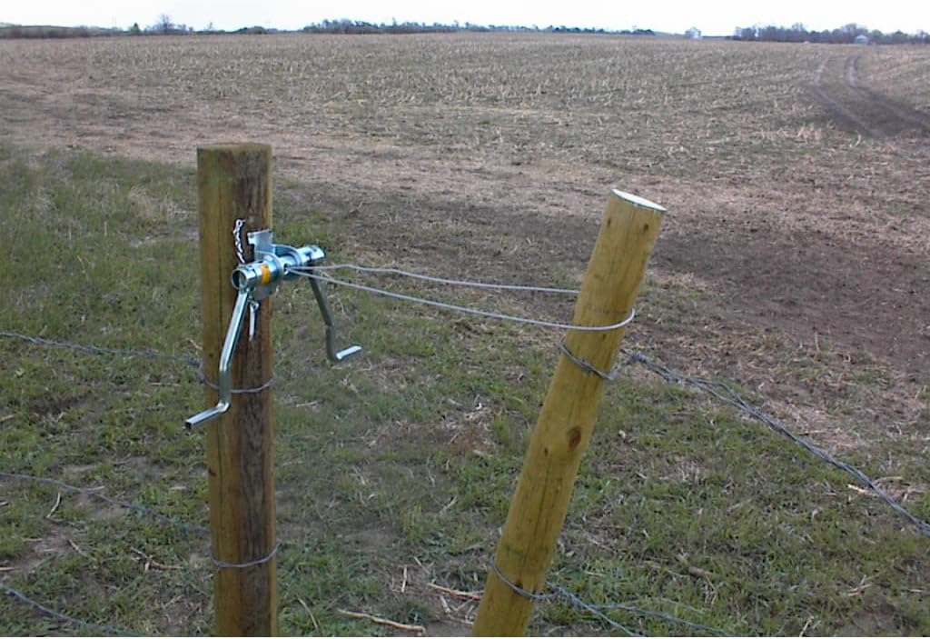 Barbed Wire Gate Closer