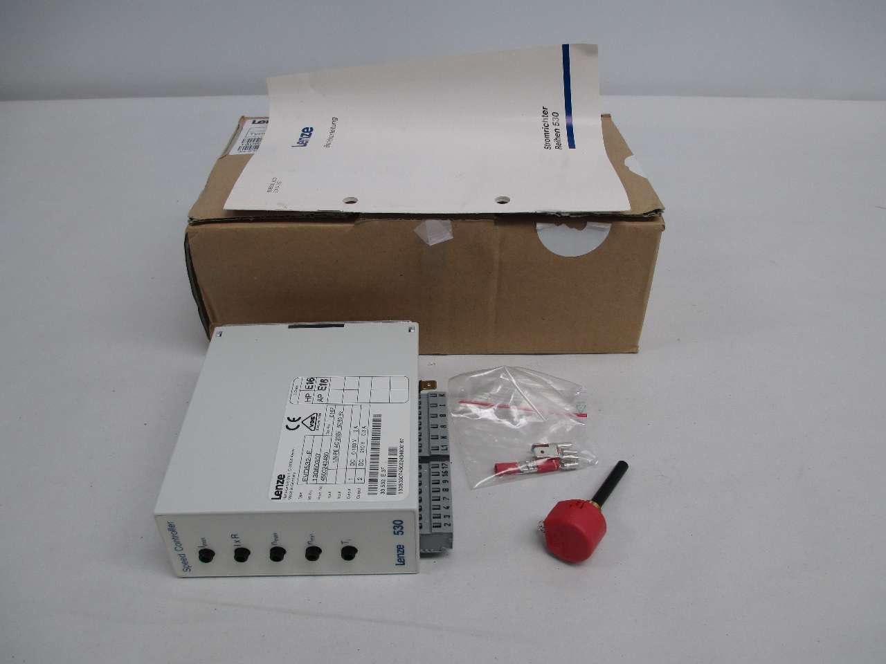 NEW LENZE EVD532-E SPEED CONTROLLER 230V-AC 0-180/210V-DC 2A AMP D345863