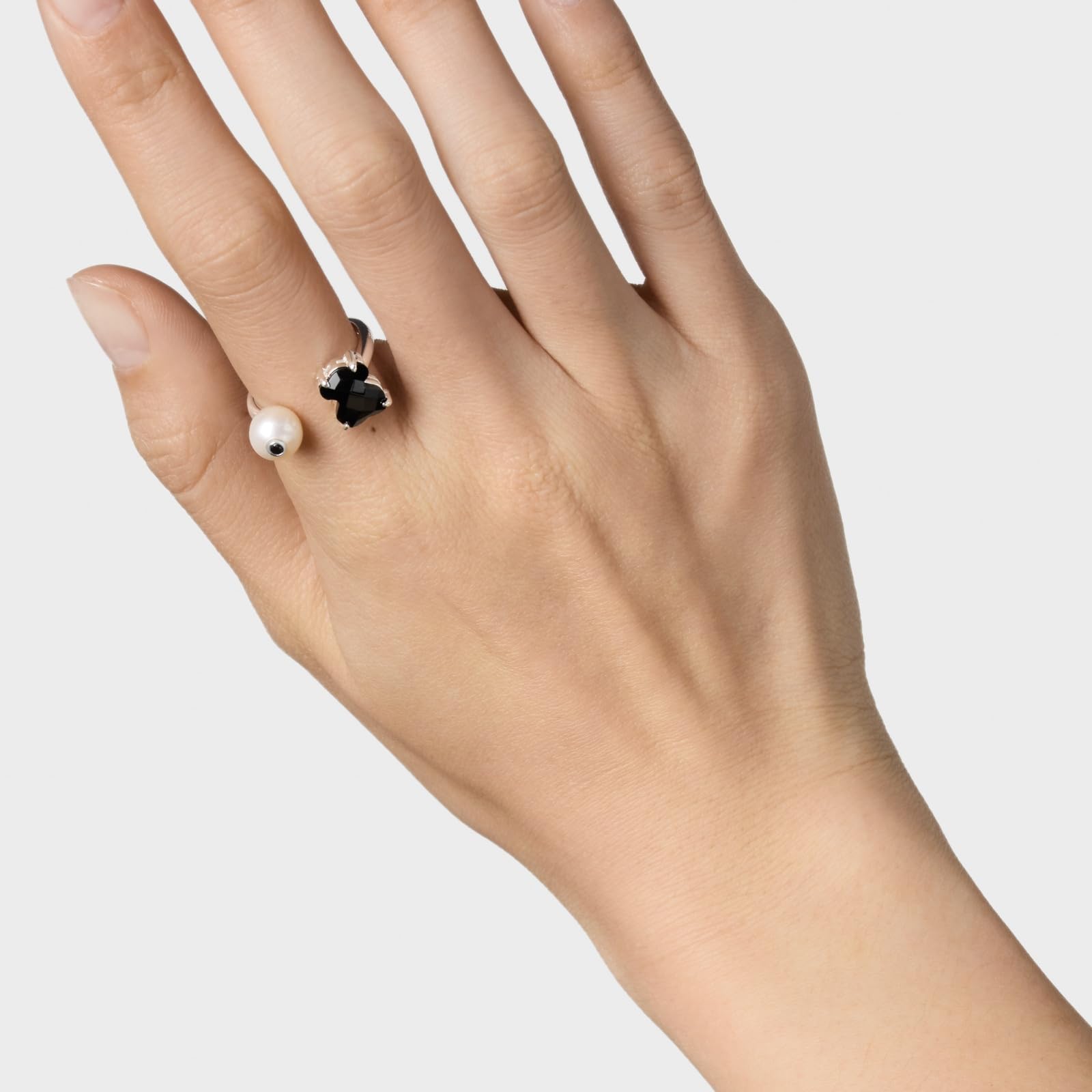 TOUS Anillo de Plata de Primera Ley para Mujer con Perla Cultivada con Espinela y Oso Ónix, Talla 13, Trendy y Personalizable, Colección Erma