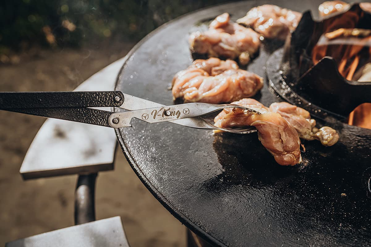 MOESTA-BBQ 10503 Grillzange V-Tong 51 cm lang - Servierzange mit Holzgriff - Multifunktionale Fleischzange mit Flaschenöffner