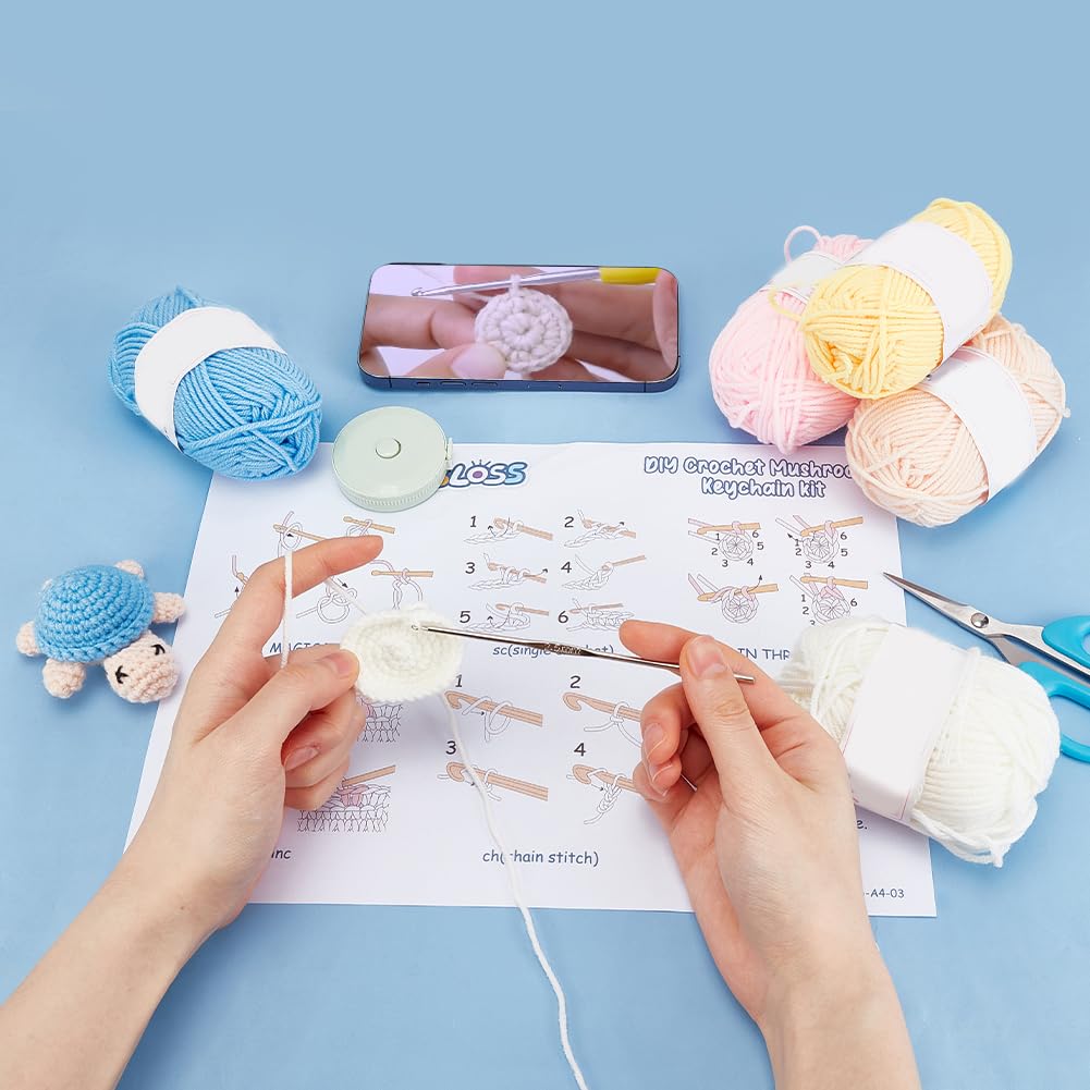 WEBEEDY Set di 4 portachiavi fai da te con tartarughe all'uncinetto, kit per principianti per adulti con video passo-passo, fatto a mano, per regali di anniversario e compleanno