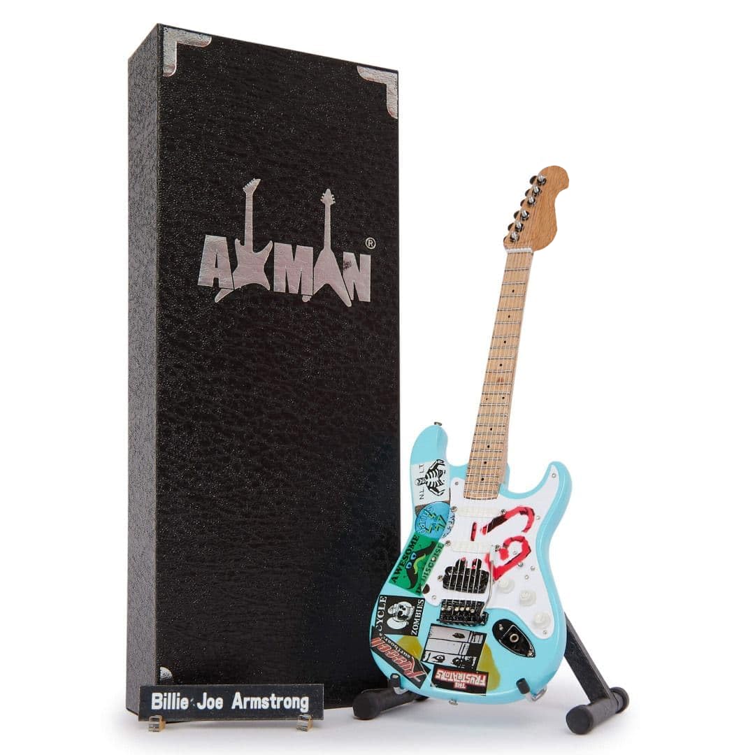 Billie Joe Armstrong – Réplique de guitare miniature – Cadeaux de musique – Ornement fait à la main Échelle 1/4 – Comprend une boîte de présentation, une étiquette de nom et un support de guitare
