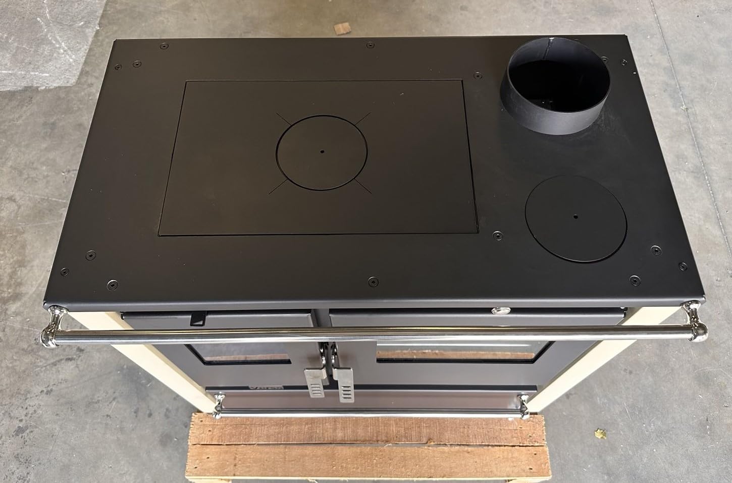 EEK A+ Verso Cs Plus Poêle à bois en inox 7,7 kW avec panneaux latéraux ivoire