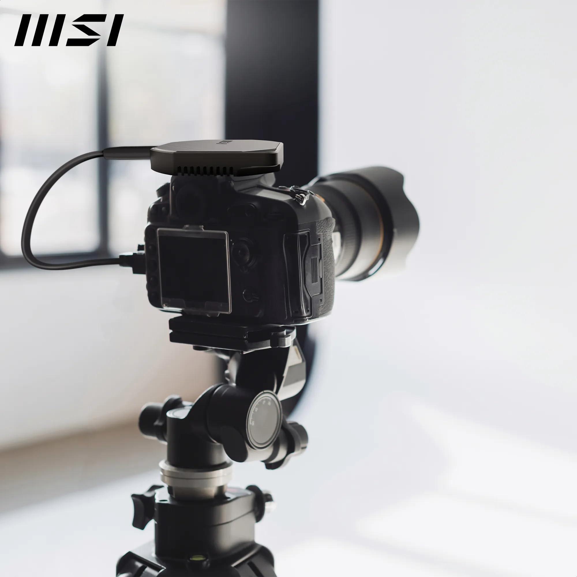 MSI DATAMAG 40 Gbps 1 TB – SSD Externo Portátil Magnético, USB Tipo C, Velocidad 4000 MB/s Lectura y 3500 MB/s Escritura, Compatible con PC, Mac, iPhone, Android y Consolas, 5 Años de Garantía