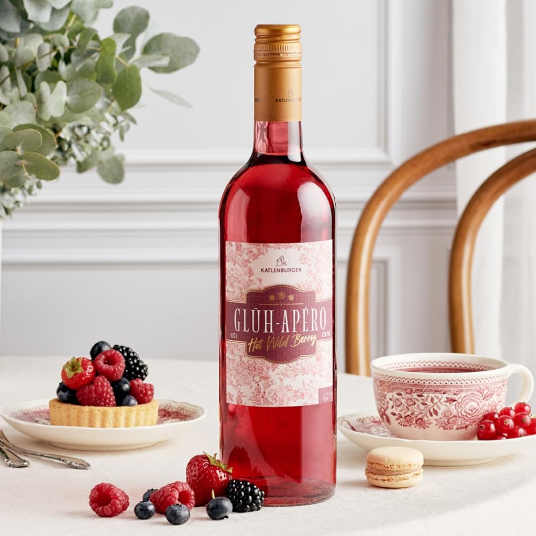 KATLENBURGER - Glüh-Apéro Hot Wild Berry | Ein wärmender Trend-Aperitif mit sorgfältig ausgewählten Aromen von Wild- und Waldbeeren, perfekt für gemütliche Winterstunden | Inhalt: 6x 750ml, 8,5% vol.