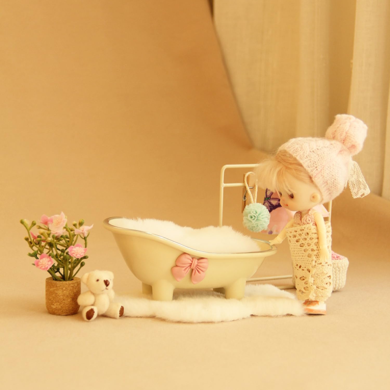 Mini vasca da bagno in miniatura per casa delle bambole, 1:12, in plastica bianca, mini vasca da bagno con palla da bagno blu, accessorio per mobili in miniatura per casa delle bambole e