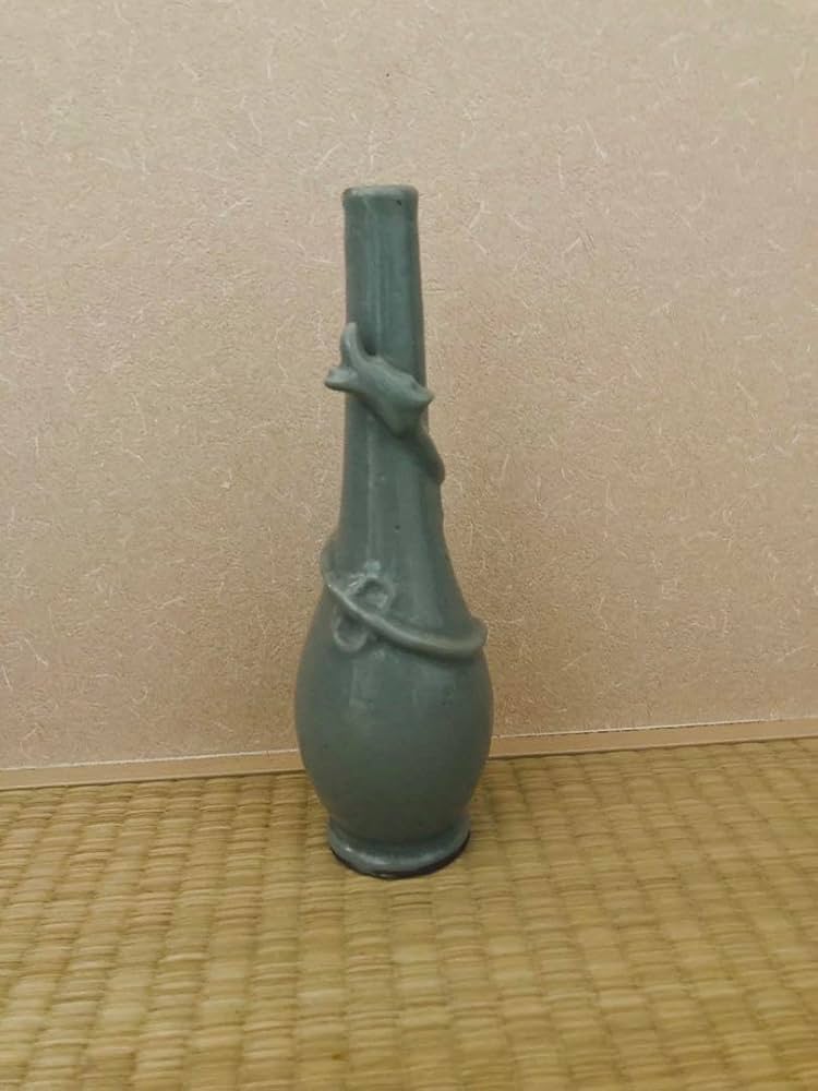 中国龍泉窯青磁花瓶　神獣蟠龍装飾　南宋〜元時代 Amazon｜中国龍泉窯青磁花瓶 神獣蟠龍装飾 南宋〜元時代｜花立