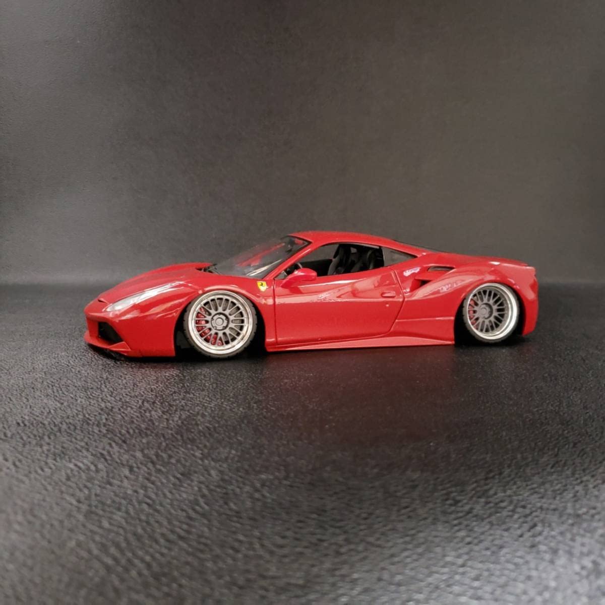 1/18　フェラーリ　488 GTB Ferrari　カスタム Amazon.co.jp: 1/18 フェラーリ 488 GTB Ferrari カスタム