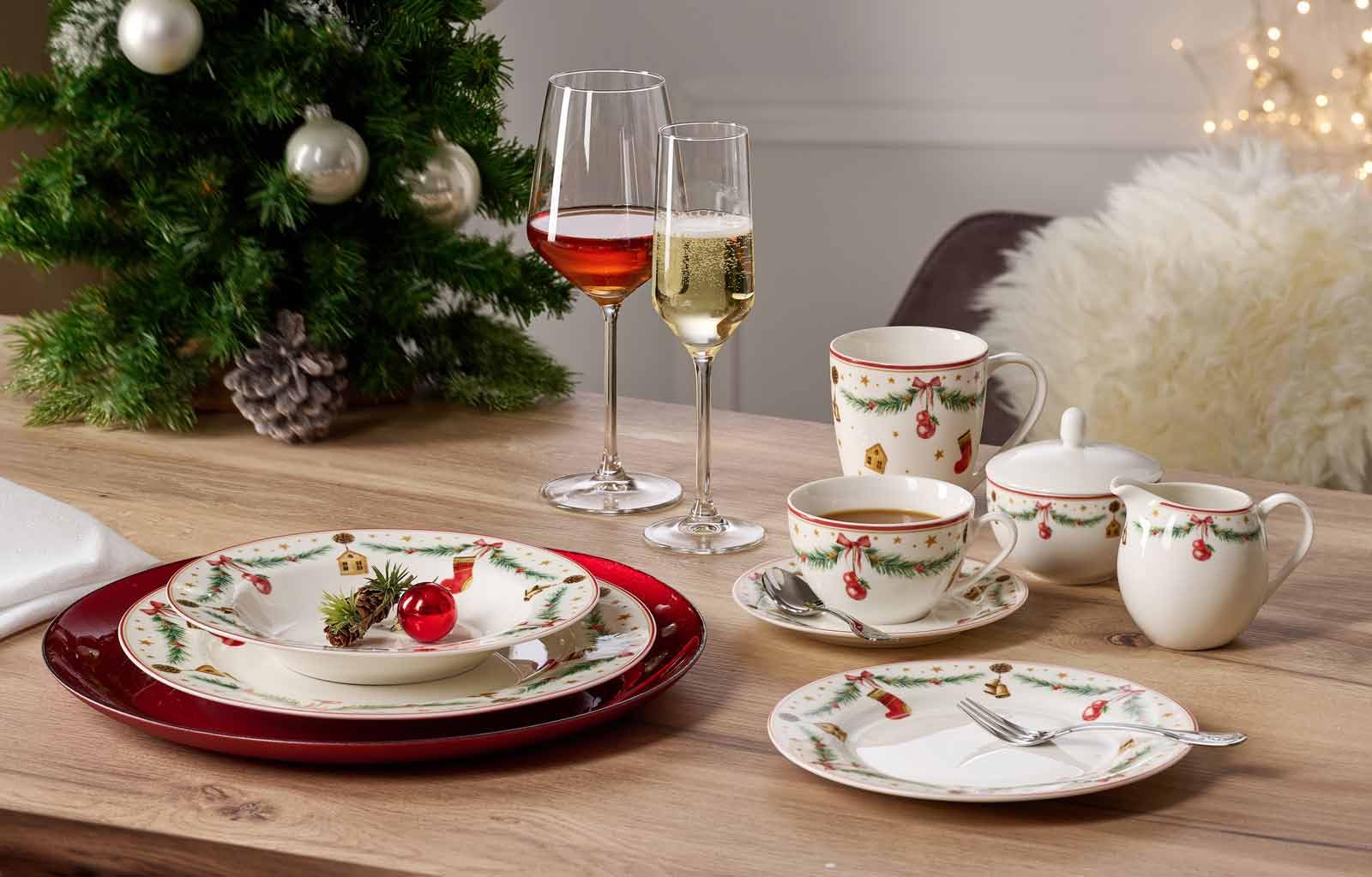 Ritzenhoff & Breker Holly Kaffeeservice 18-teilig für 6 Personen – Weihnachtsgeschirr aus Porzellan im Retro-Design – spülmaschinenfest & mikrowellengeeignet – Weiß/Rot/Grün