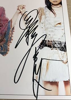 Your まぎー 直筆サイン入り 写真2枚付き Amazon.co.jp: マギー 写真集 『Your まぎー』（初版） 直筆