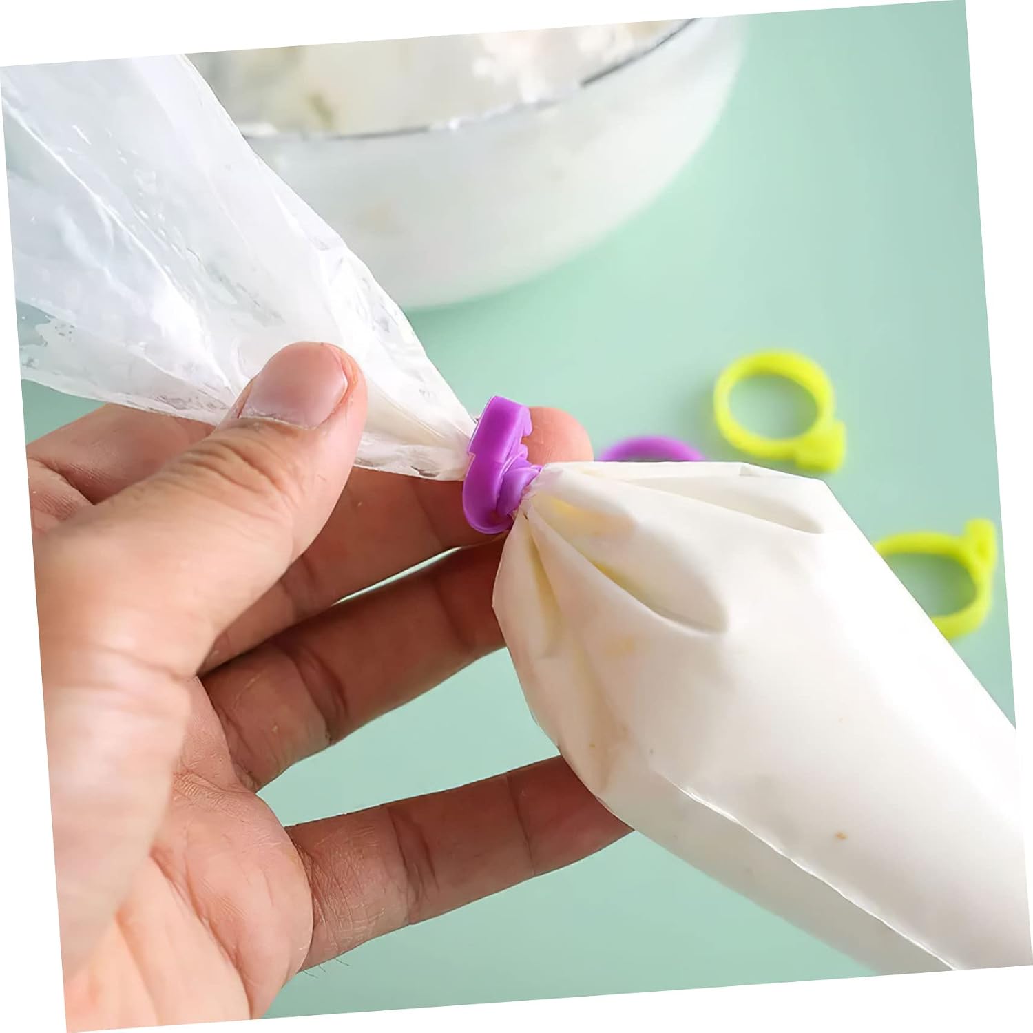 200pcs Pastry Bag Ties Plastic Icing Sealing for Cake Decorating Easy to Use Piping Bag Clips for Professional Baking and Cupcake Icing Each