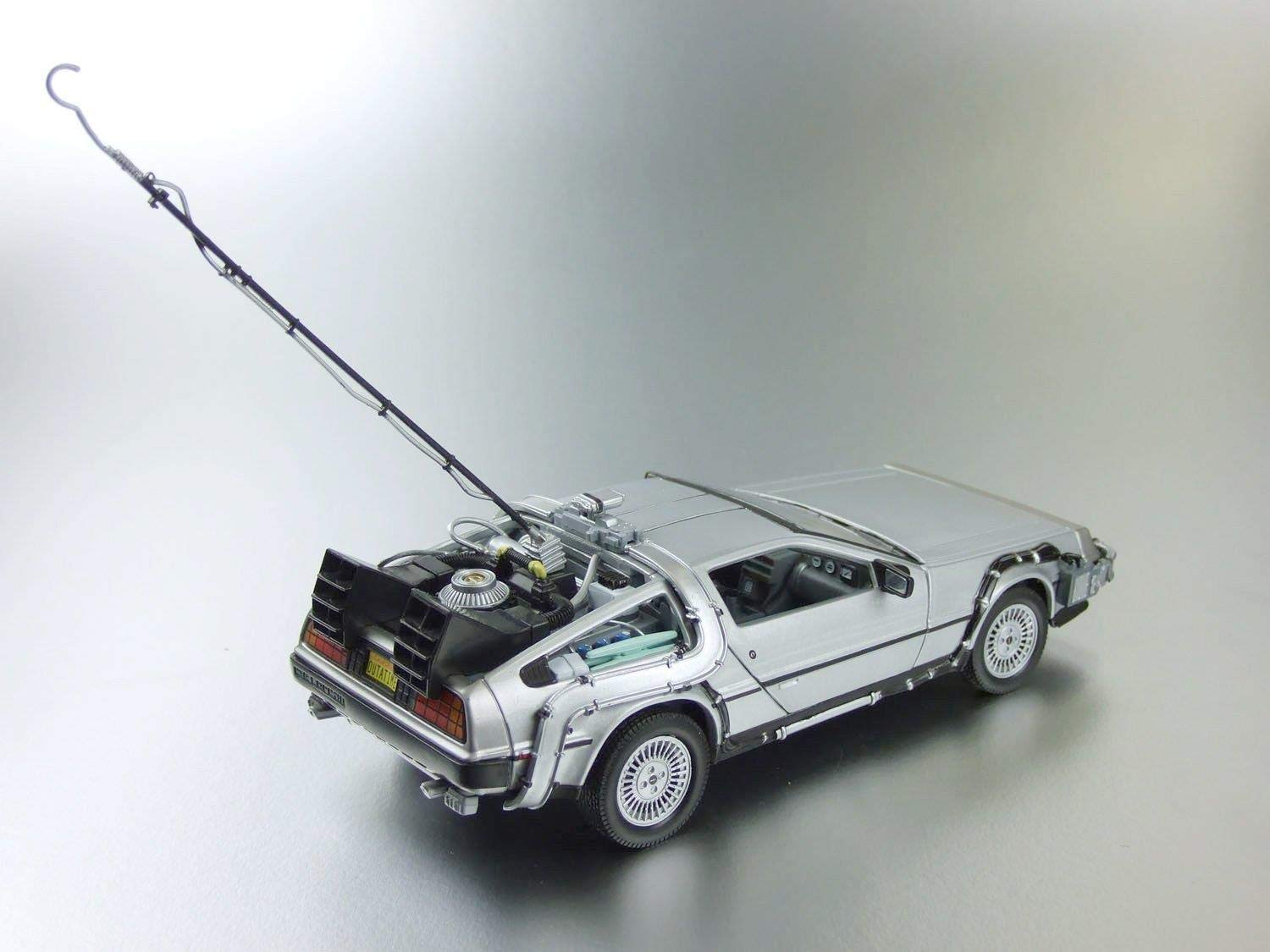 Welly Back to The Future Part 2 Delorean Time Machine 1:24 Scale Diecast Model Car by