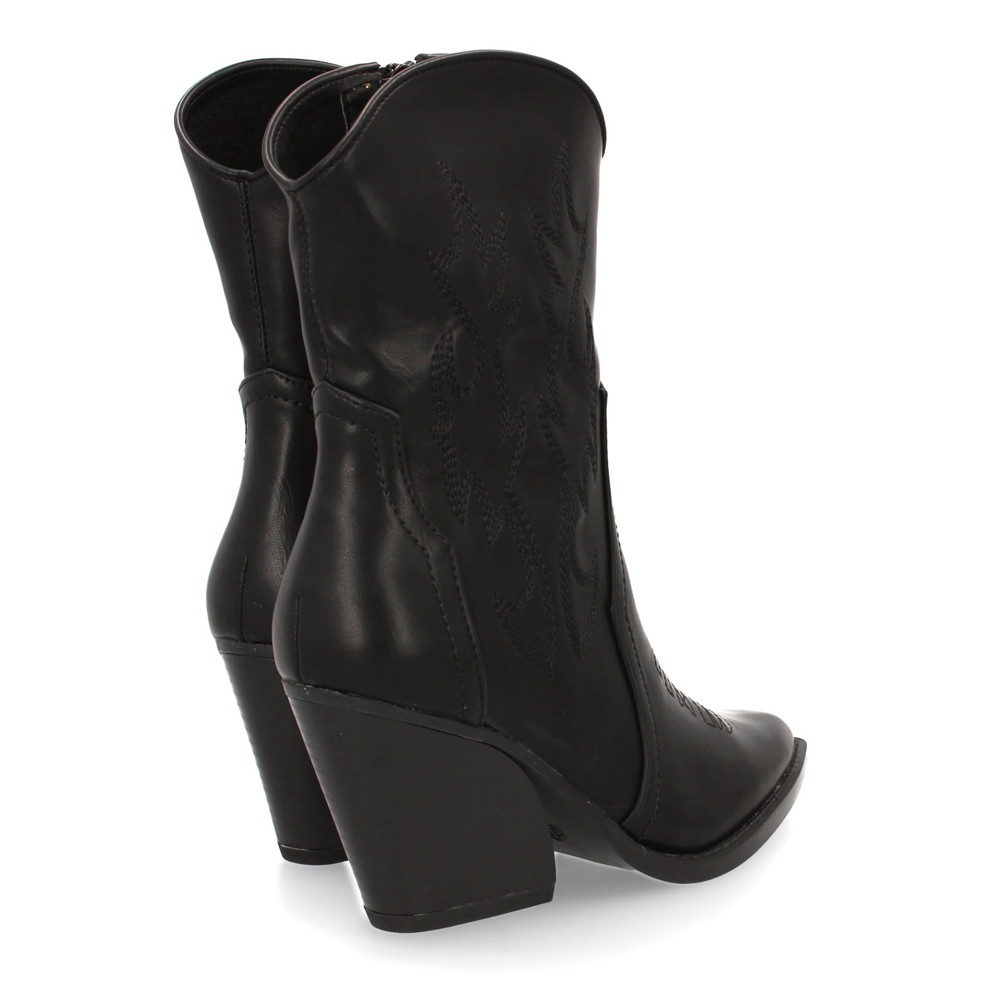 Botin Campero con Tacon, Comodos, Diseno con Bordado en Cana y Empeine y Cierre de Cremallera. Otono Invierno.