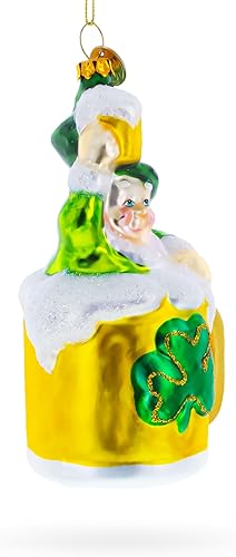 Miniatura 2 de BestPysanky Adorno de Navidad de cristal para duende en una taza de cerveza