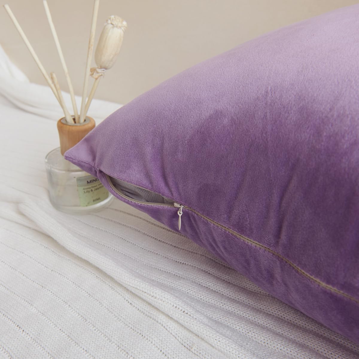 GONOVE Cushion Covers 50x50cm Decorative Modern Throw Pillow Case Pack of 2 Velvet Soft Pillow Cushion Covers Square Light Purple Pillowcase for Livingroom Sofa Bedroom - Image 4