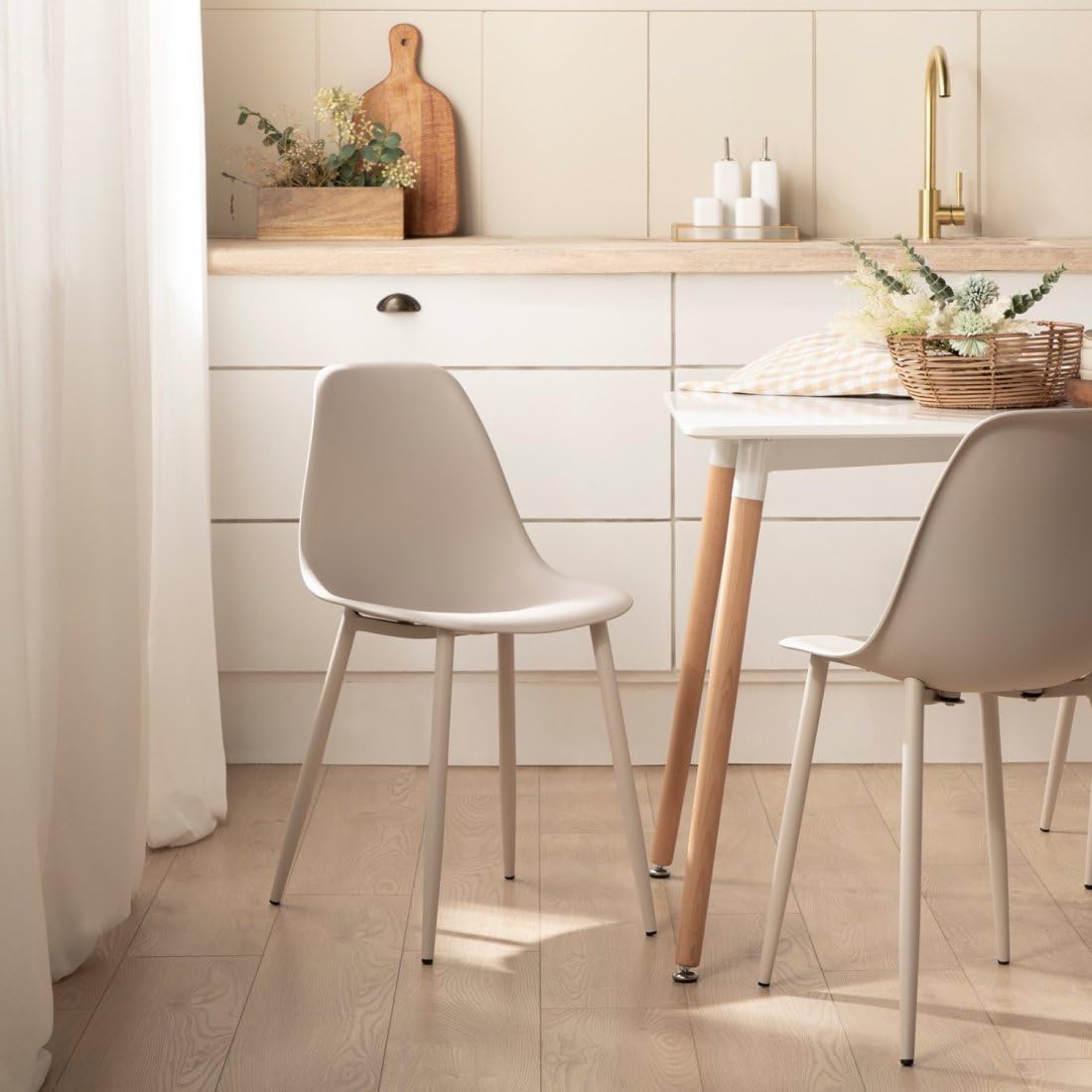 KLAST Pack de 6 sillas de Comedor Nina en Polipropileno Beige, Ligeras y funcionales, aptas para Exteriores, con Alta Durabilidad y fácil Mantenimiento
