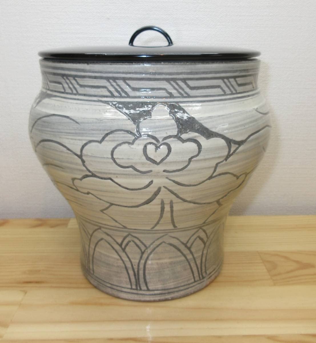送料込【逢絢亭・新品】茶道具 水指 京焼 掻落し 真塗の塗蓋 黒石窯 共箱入り Amazon.co.jp: 逢絢亭茶道具 水指 京焼 掻落 真塗の塗蓋 黒石窯