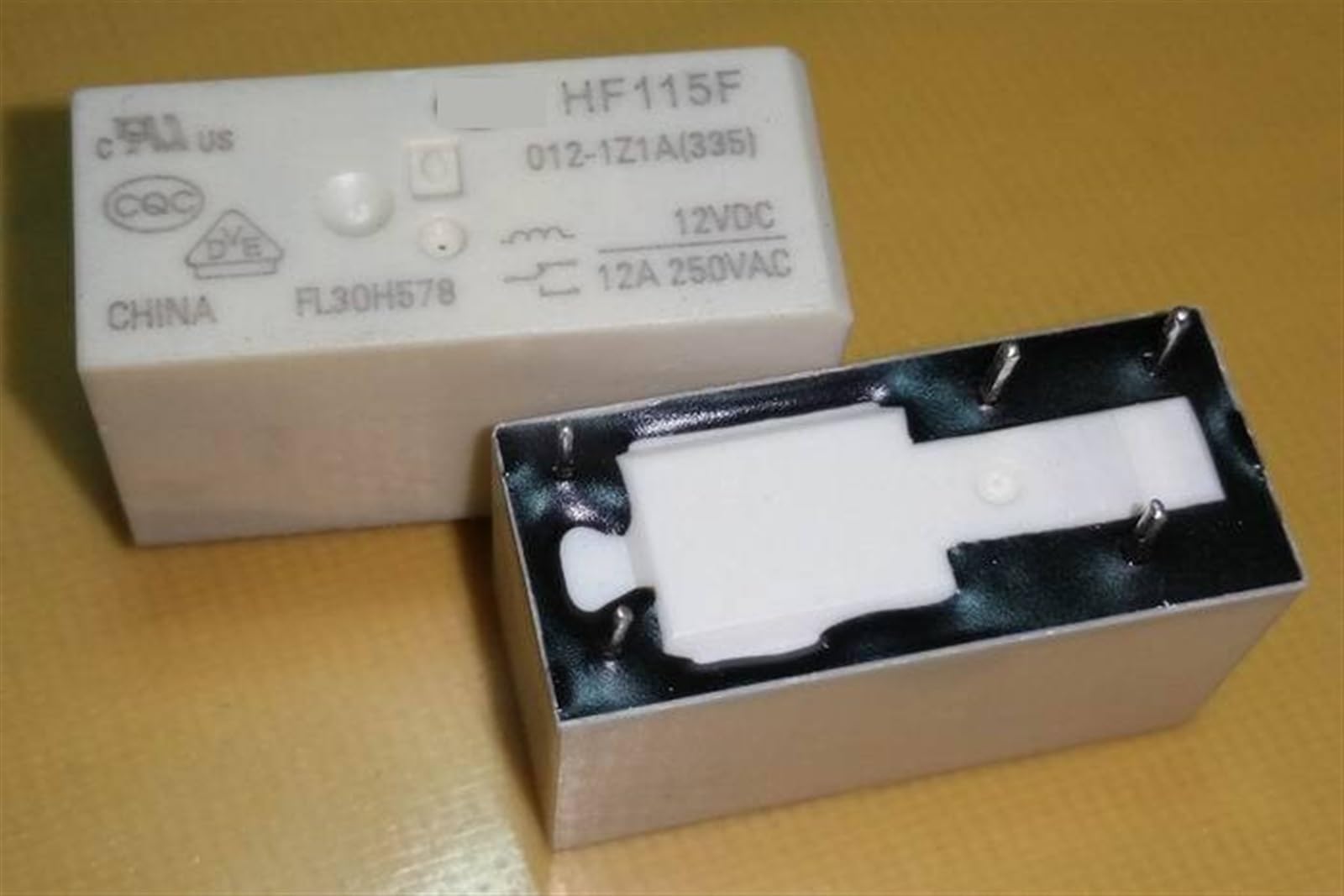 Relé 5 pines HF115F para solucionar fallos de encendido en electrodomésticos 3
