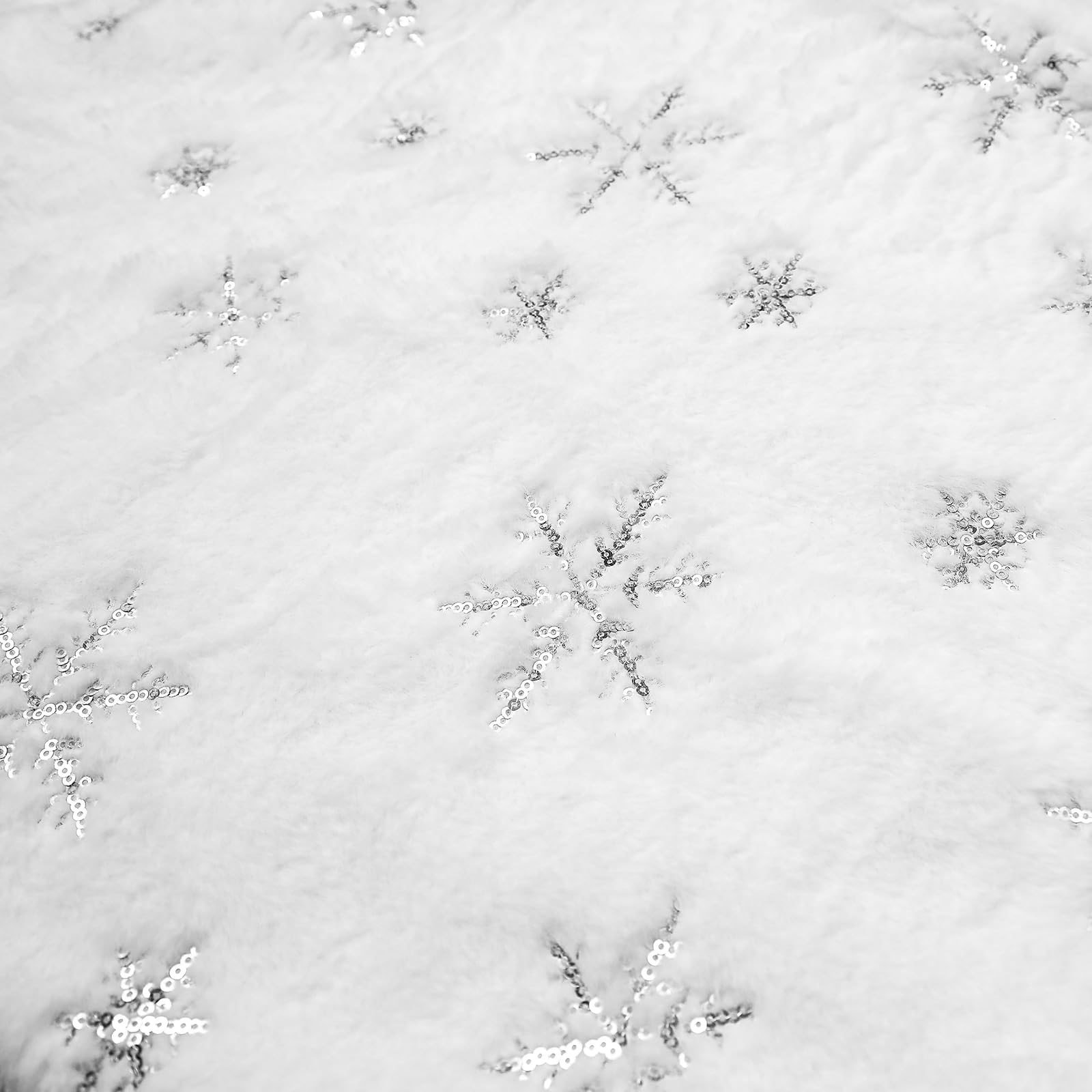 White Faux Fur Christmas Tree Skirt - Soft, Fluffy Snow Tree Skirt for Xmas Trees - Elegant Farmhouse Holiday Decor - Christmas Tree Rug Skirt for Party Essentials (Sliver, 48 Inch)