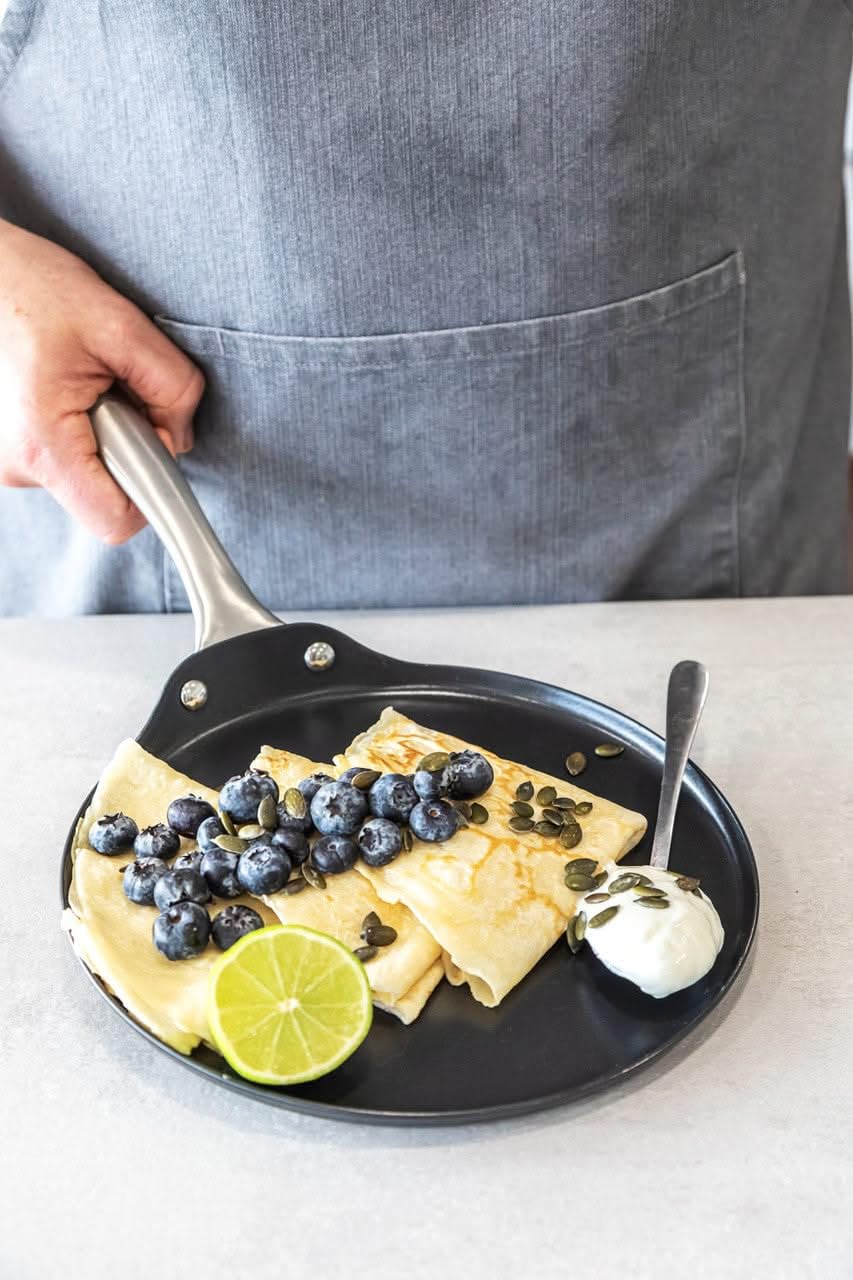 MasterClass Sartén antiadherente de acero al carbono para tortitas, tortillas y Tawa Roti con antiadherente PTFE, PFOA y libre de BPA, 24 cm - Negro