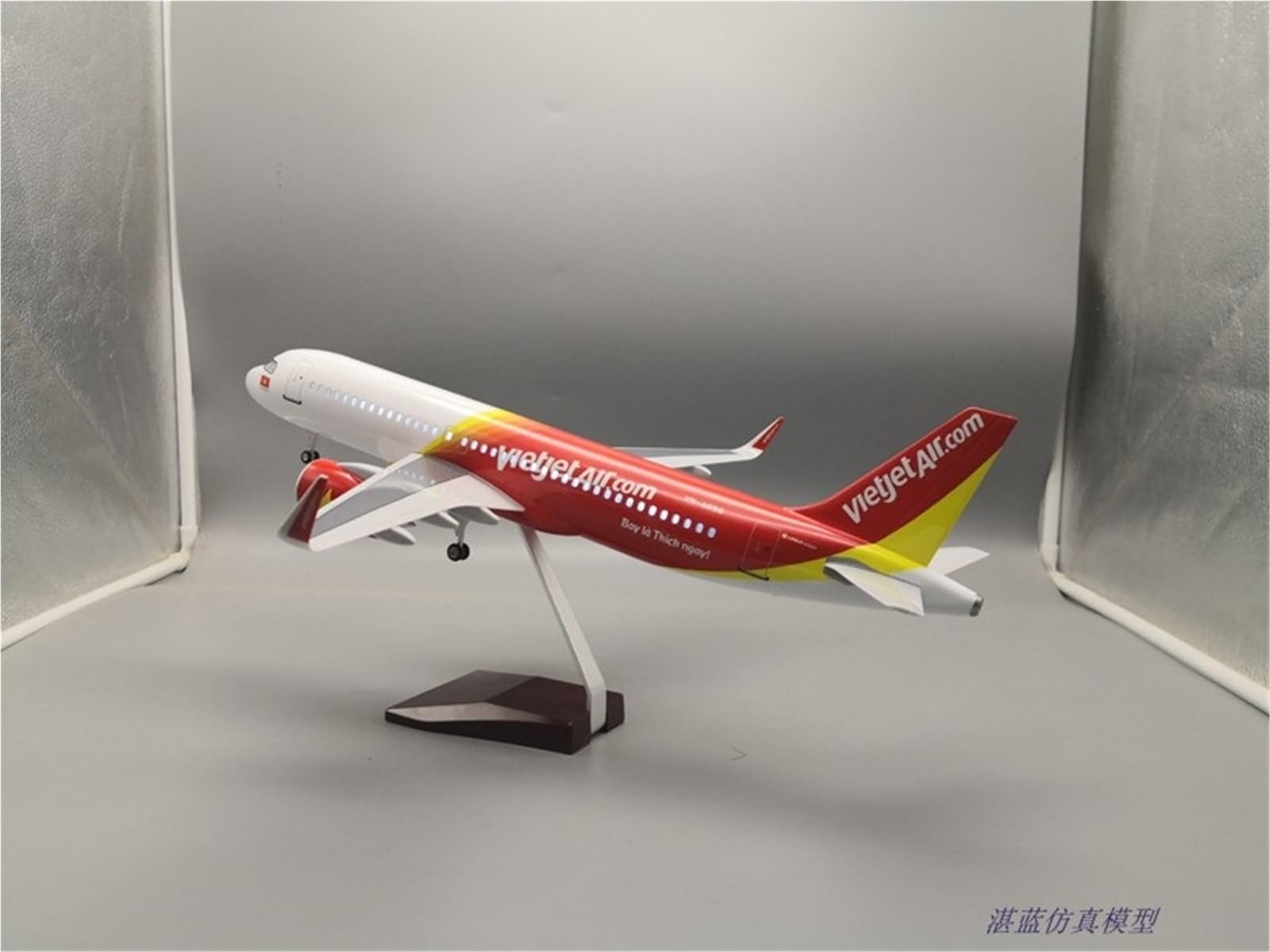 Repliki modeli samolotów 1/80 model odlewu kolekcjonerski samolot 47cm VietJet Air dla Airbus A320 repliki samolotów pasażerskich miniaturowy model samolotu (bez światła)