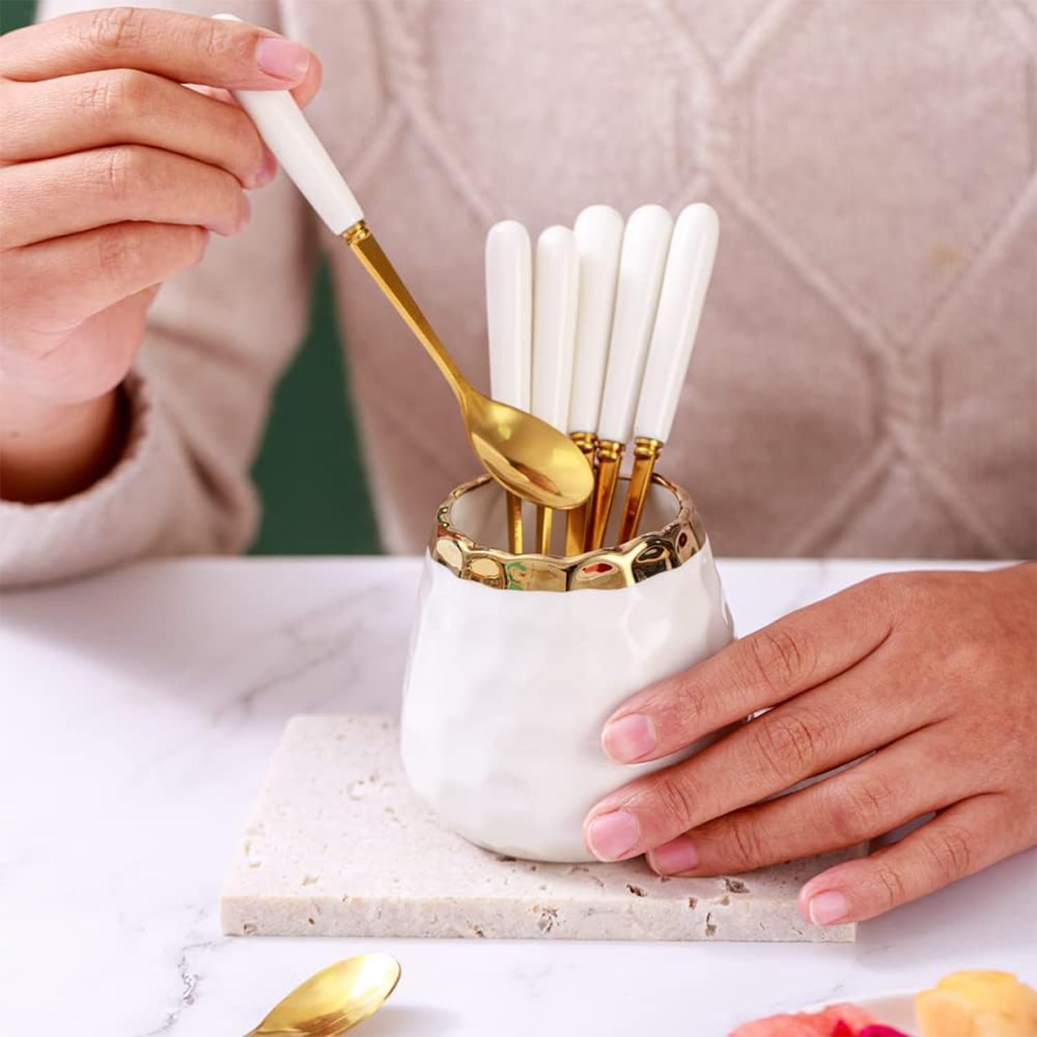 Juego de 9 cucharas de café, tarro de cerámica con 8 cucharas pequeñas, cuchara de café, té, pastel, cuchara de helado, cucharas de mango de cerámica