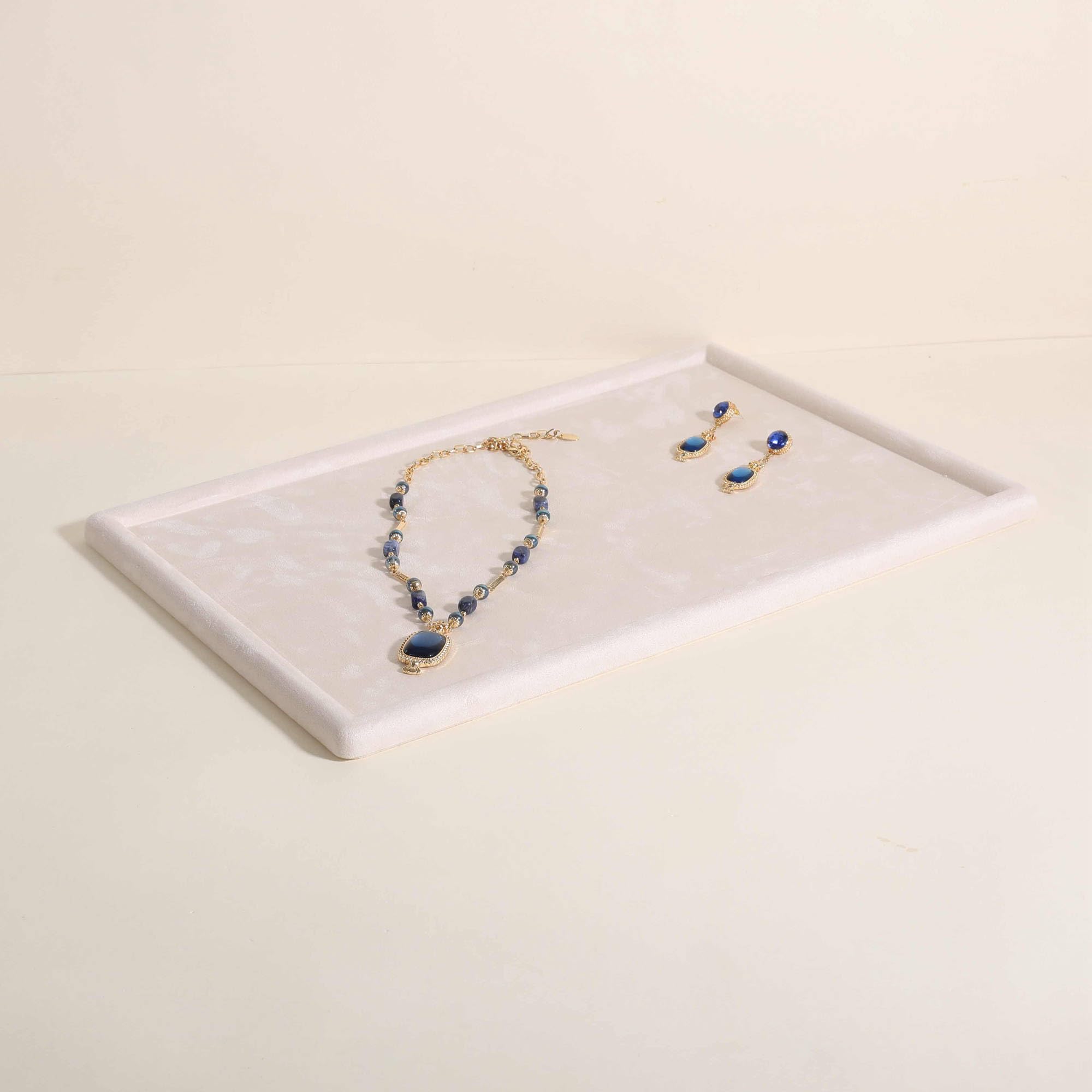 GemeShou Gemehou velvet Jewerly display tray, Top Microfiber Jewelry storage organizer plate, Empty Jewelry showcase tray for Necklace Bracelet Ring Earring Watch (Cream-Large)