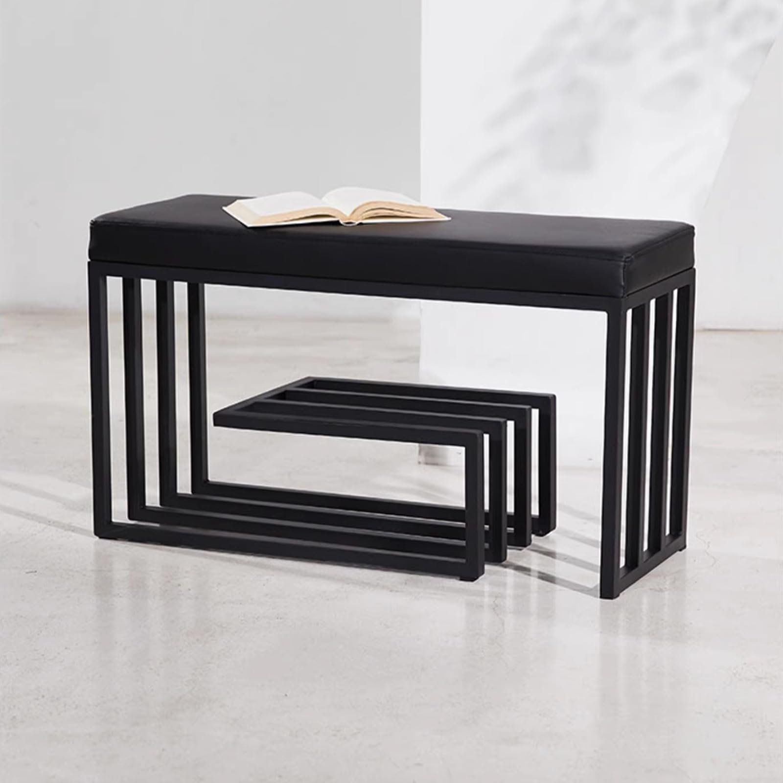 Banc ottoman compact pour optimiser les entrées étroites