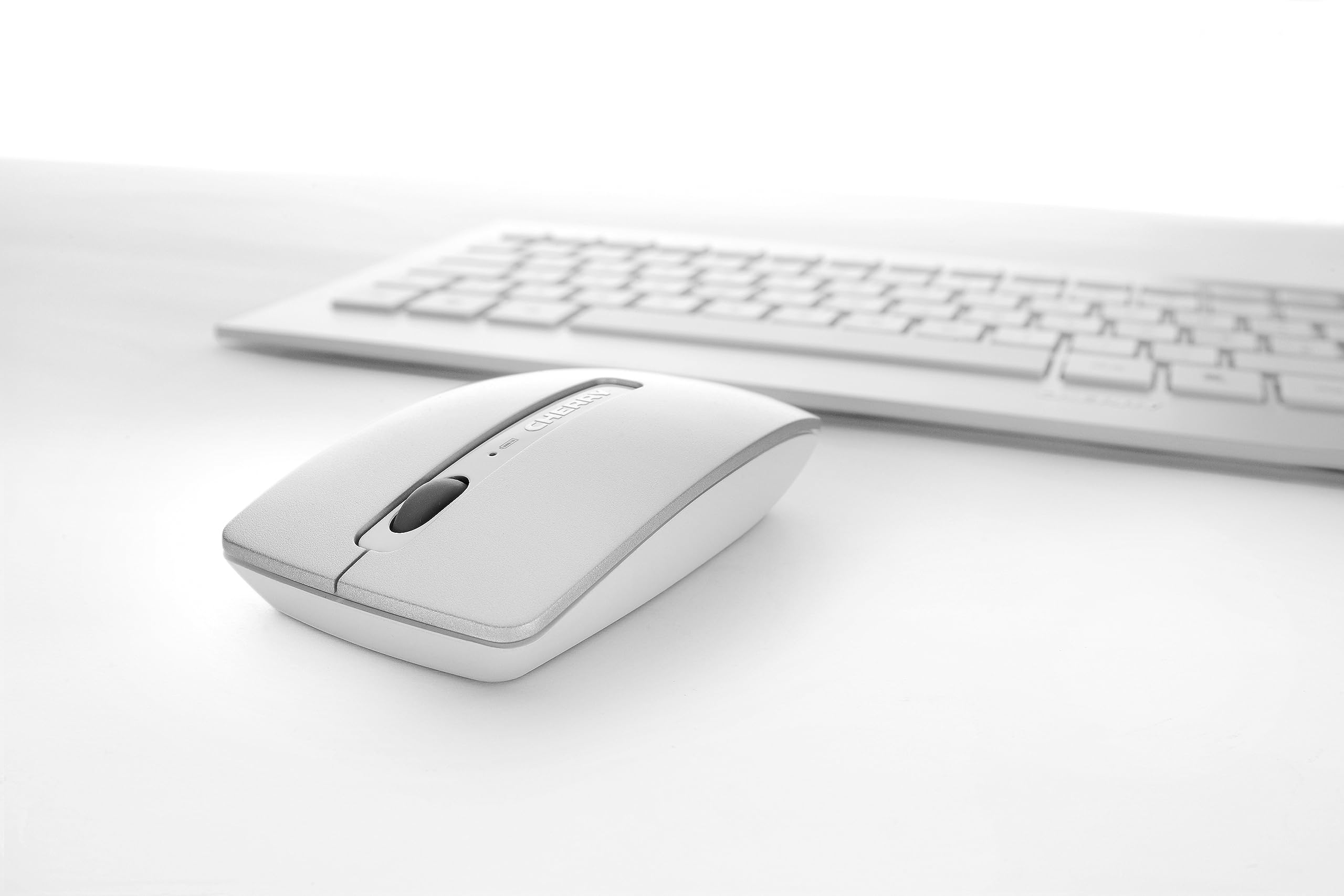 CHERRY DW 8000, Pack de Teclado y Ratón Inalámbricos, Distribución de Teclado Alemán (QWERTZ), Funciona con Pilas, Teclado Ultraplano, Ratón de 3 Botones con Sensor de Infrarrojos, Blanco/Plateado