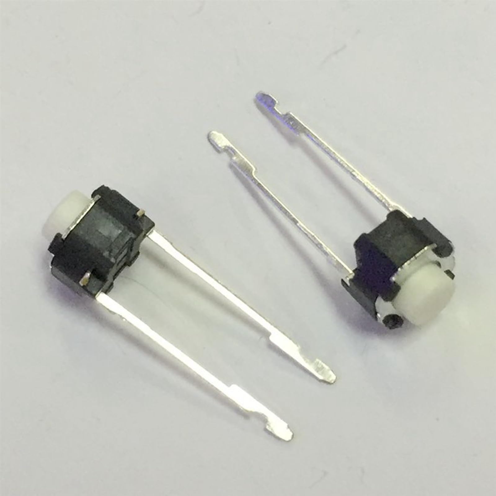 Bouton-poussoir tactile 6x6mm micro-interrupteur vertical 2 broches pour circuit imprimé x100