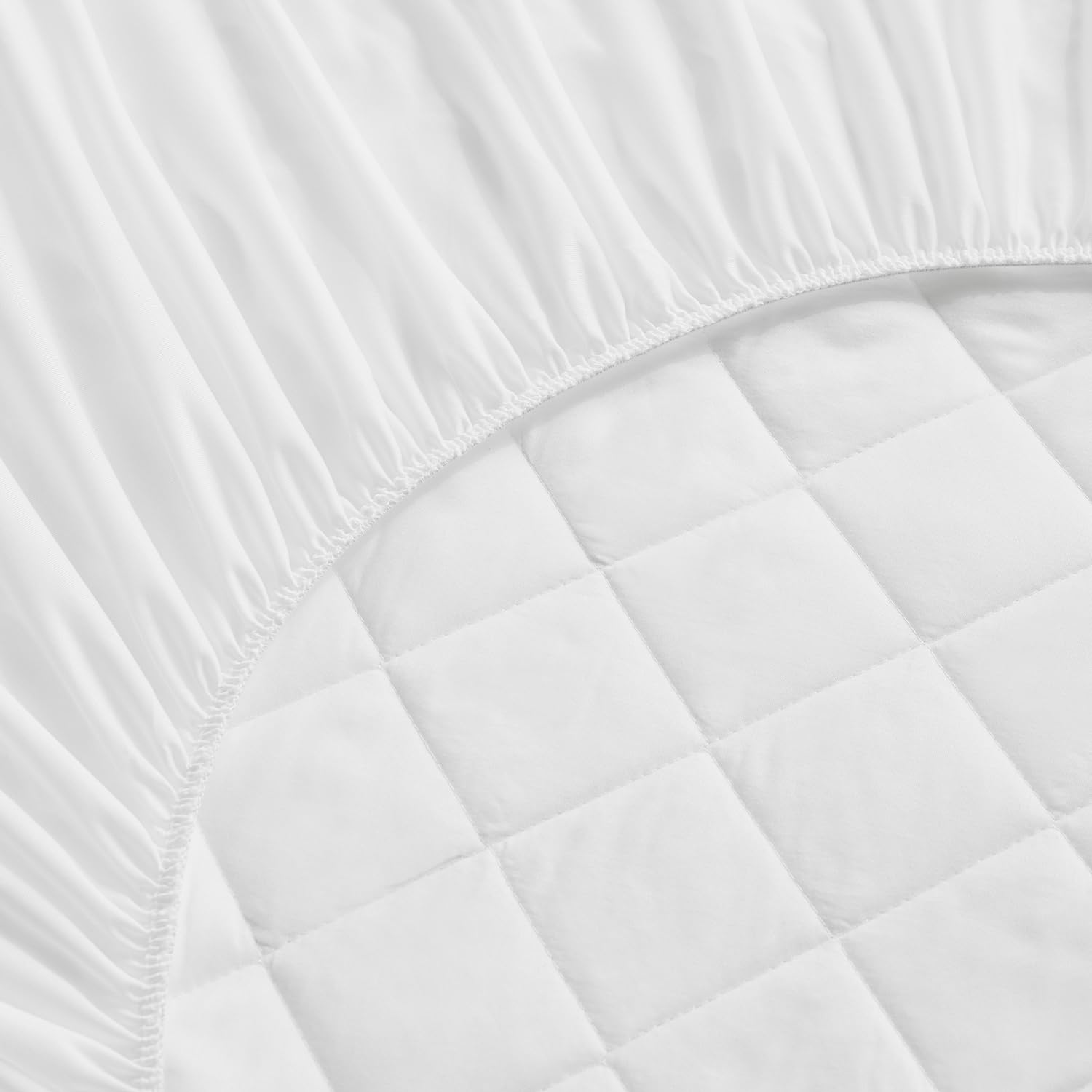 Pikolin Home - Protector de Colchón Acolchado de Microfibra | Tratamiento Dermoprotector de Aloe Vera | 180x190/200cm | Transpirable