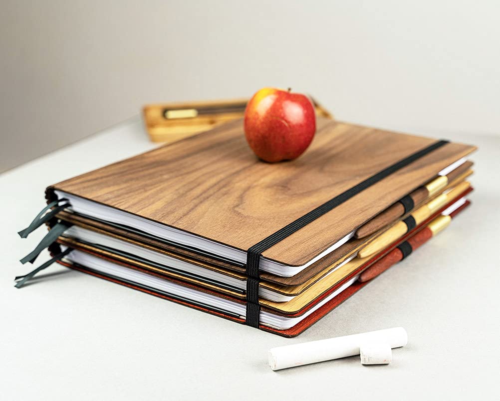 Lehrerkalender 2021 2022 A4 aus Padouk-Holz - Schulplaner Holz Lehrer Lehrerinnen für Schuljahr 2021/22