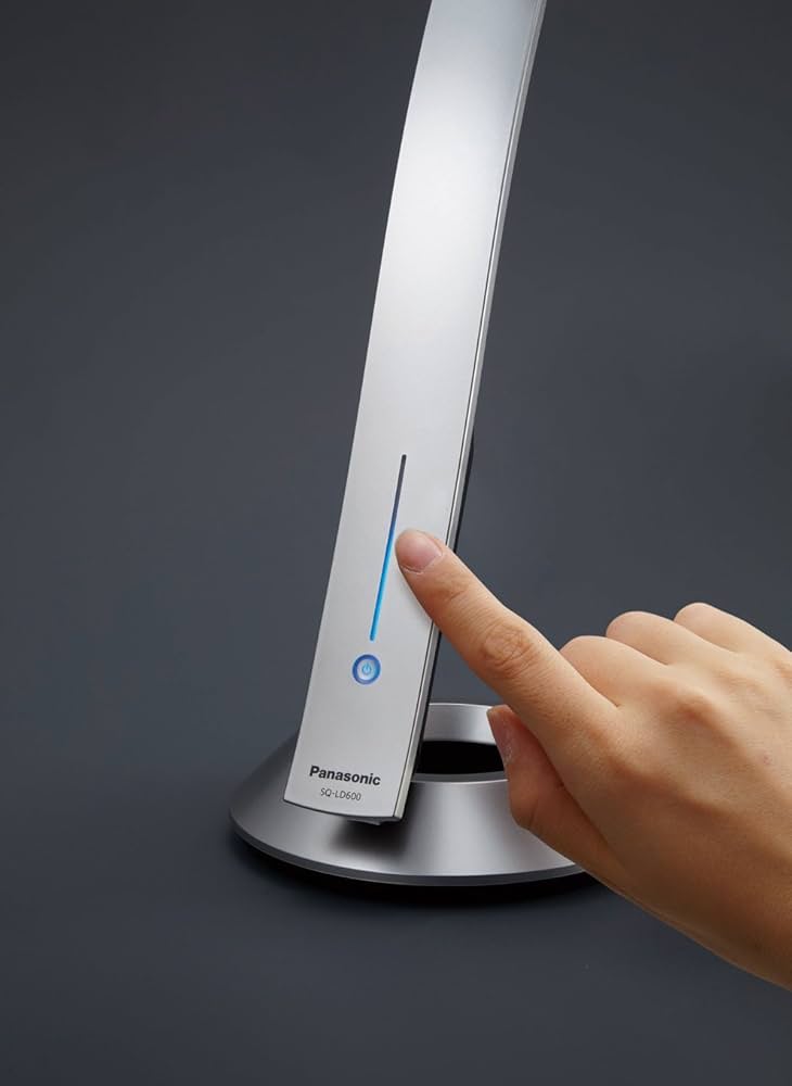 パナソニック(Panasonic)デスクライトSQ-LD600-S(新品) Amazon | パナソニック LEDデスクライト シルバー仕上 LED(昼光色6200k