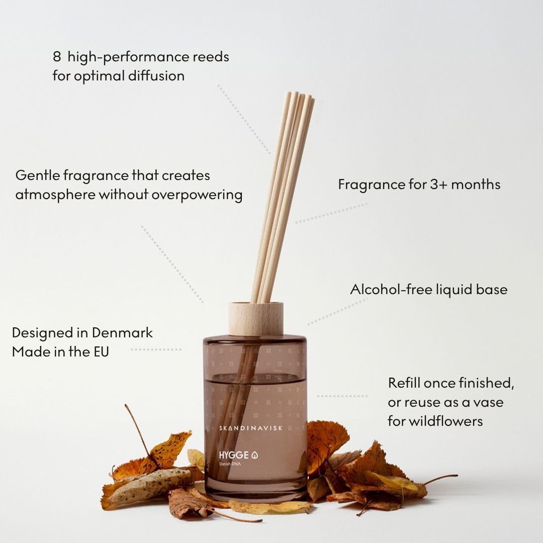 Skandinavisk HYGGE 'Cosiness' Diffusore a Bastoncini con 8 Ance, Dura +3 Mesi, Note Profumate: Tè nero e foglie di menta, mele secche e cannella cotta, 100 ml