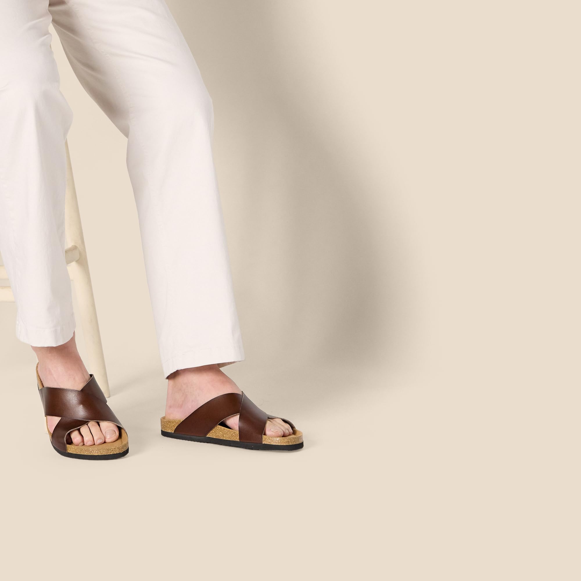 Amazon Essentials Sandalias Cruzadas de Corcho en Piel Sintética Hombre