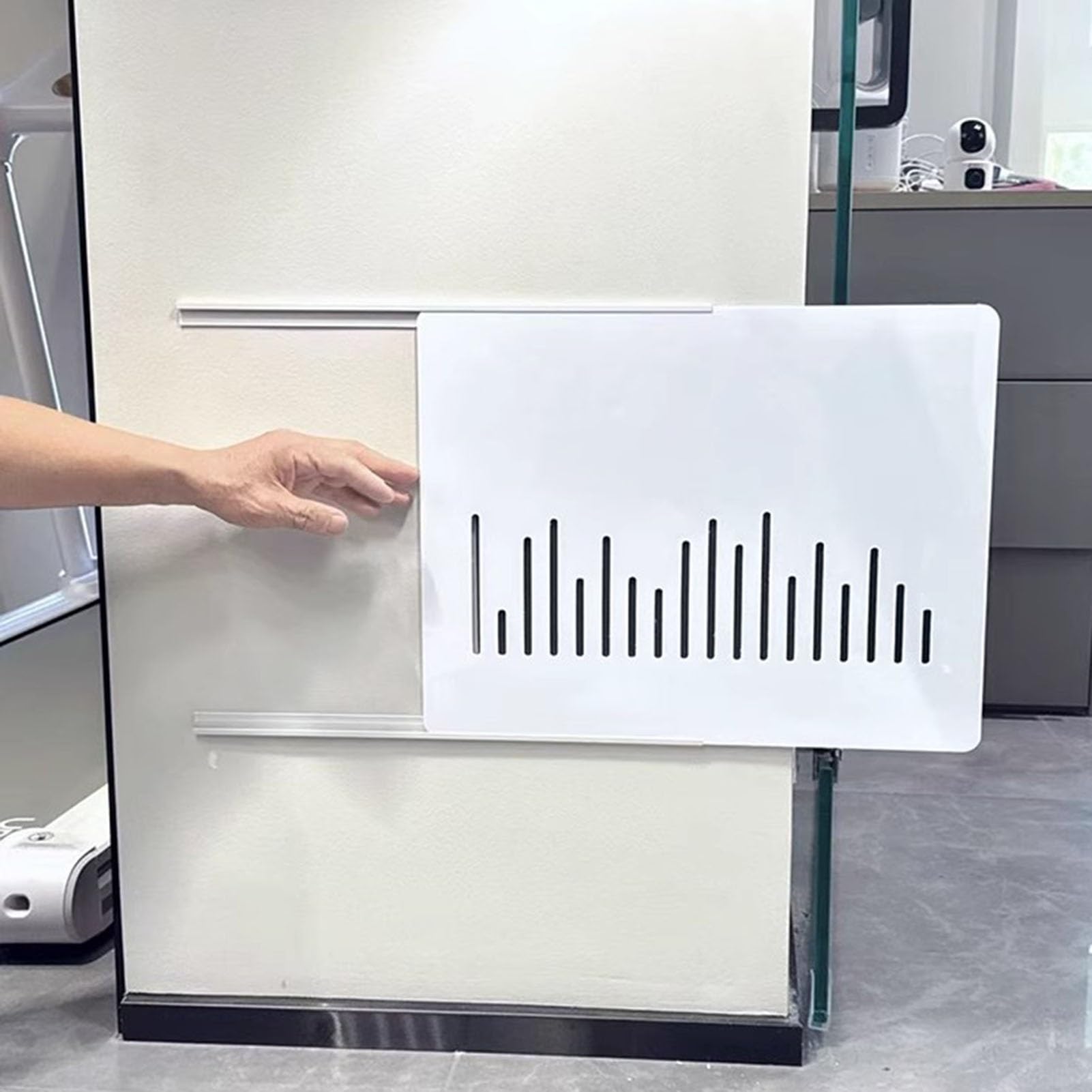 Cacher un tableau électrique moche avec ce couvercle de compteur coulissant blanc Vibeo