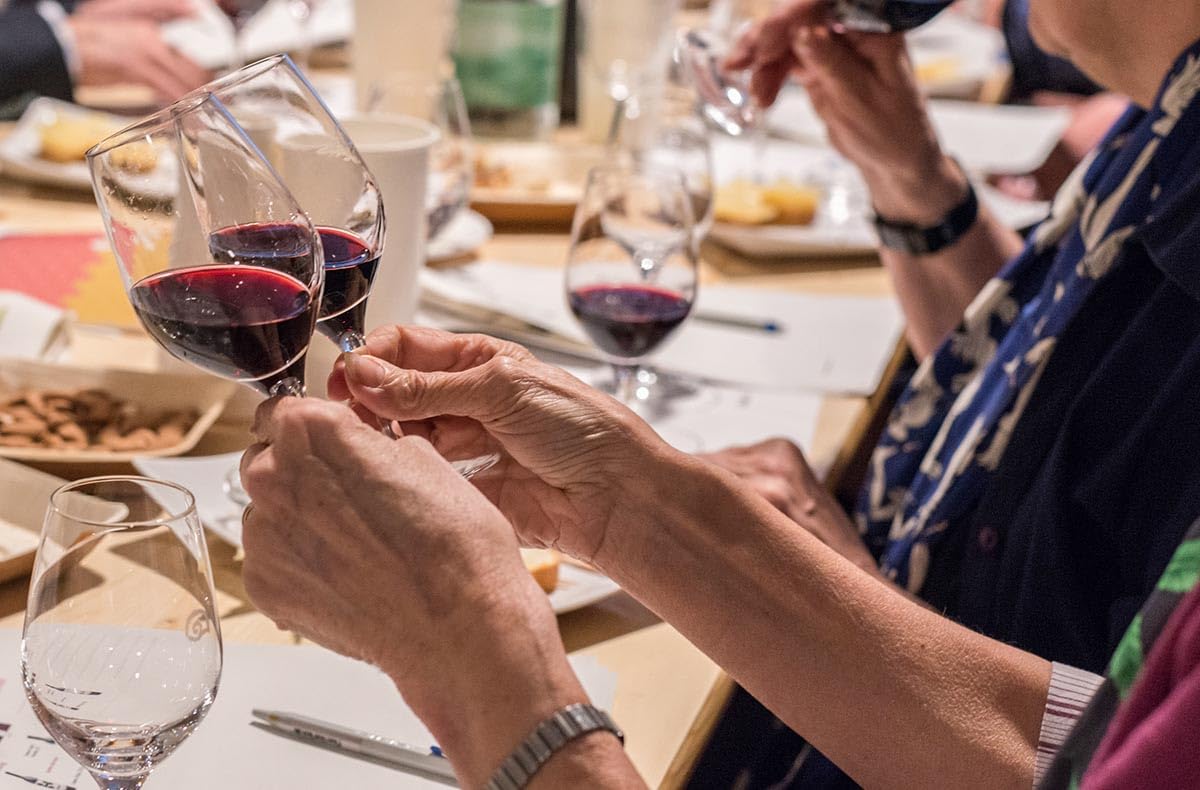 JOCHEN SCHWEIZER Geschenkgutschein: Rebsortenkurs mit Degustation Nürnberg