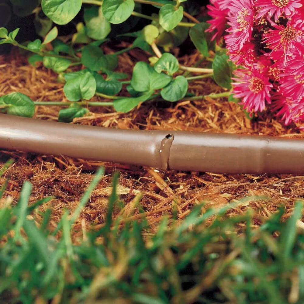 MUGAR- Manguera de riego por goteo. Tubo de goteo de polietileno de 50 metros y 16 milímetros con goteros cada 35 centímetros color marrón, para agricultura y jardines particulares.